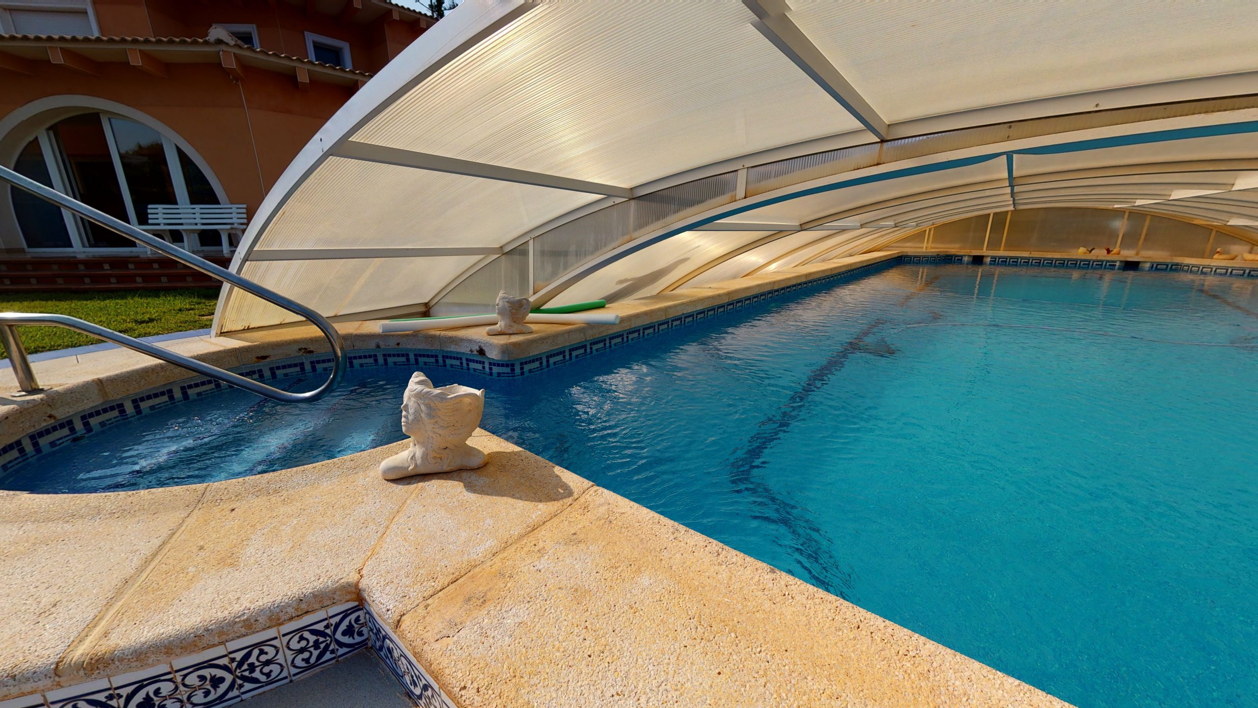 Master bedroom in villa for sale in Orihuela Costa