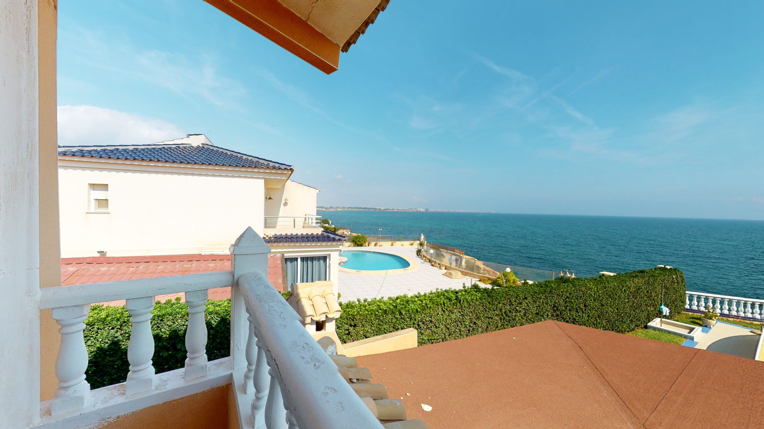 Garden in villa for sale in Orihuela Costa