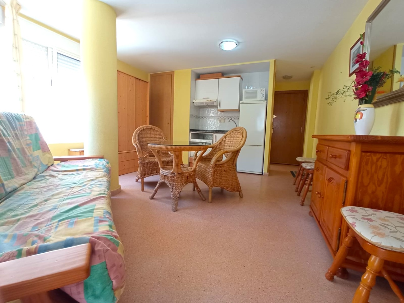 Master bedroom in apartment for sale in Guardamar del Segura