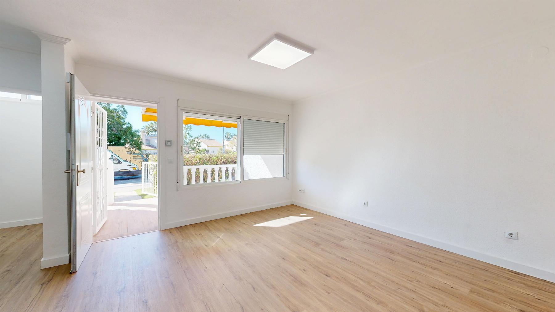Bedroom in bungalow for sale in Orihuela Costa