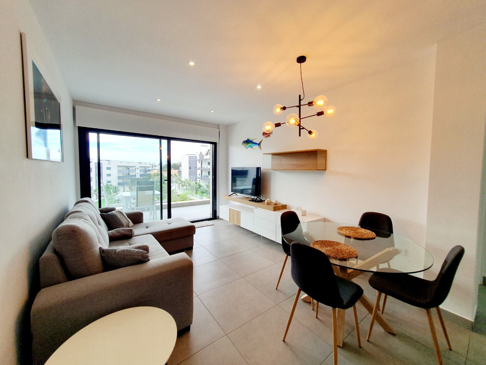 Discover this superb modern flat situated on the 2nd floor (with lift access) within the prestigious