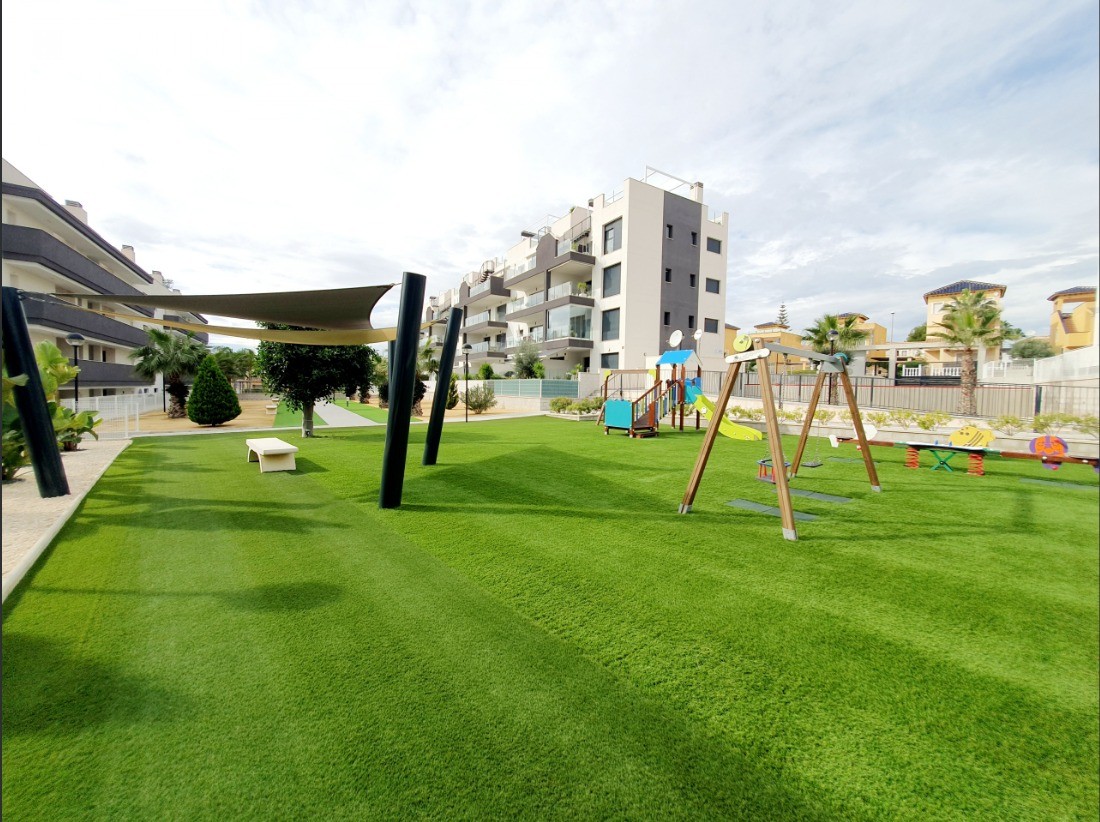 Garden in apartment for sale in Orihuela Costa
