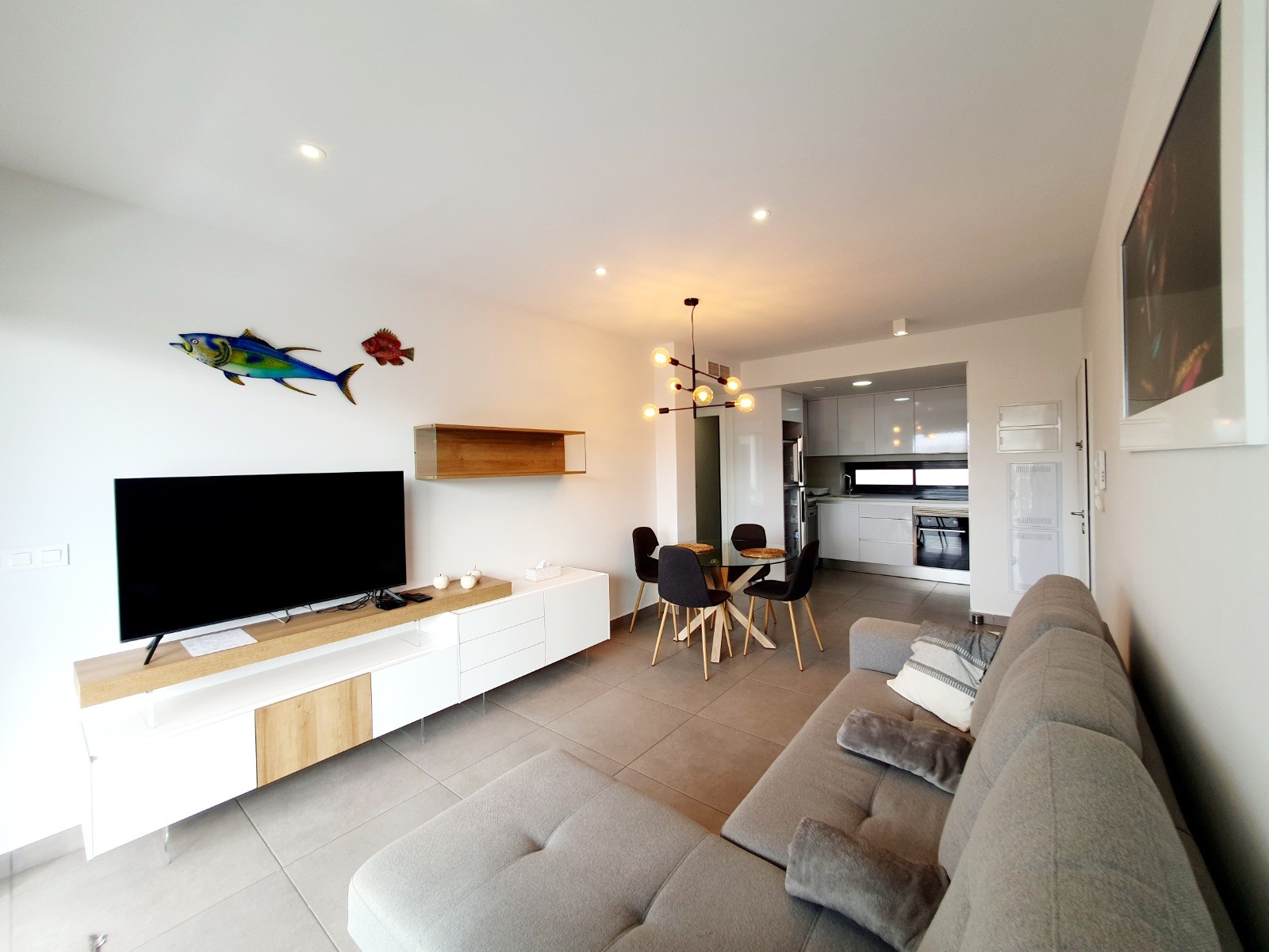 Discover this superb modern flat situated on the 2nd floor (with lift access) within the prestigious