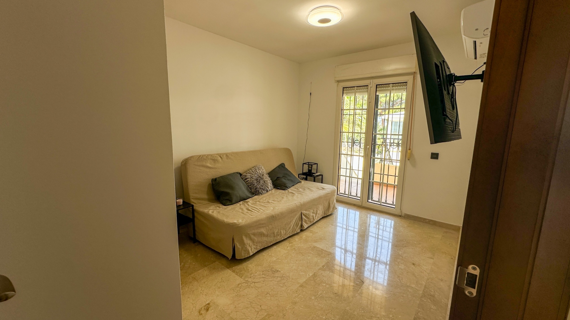 Bedroom in duplex for sale in Orihuela Costa