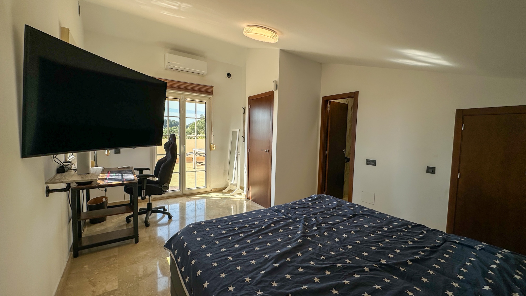 Master bedroom in duplex for sale in Orihuela Costa