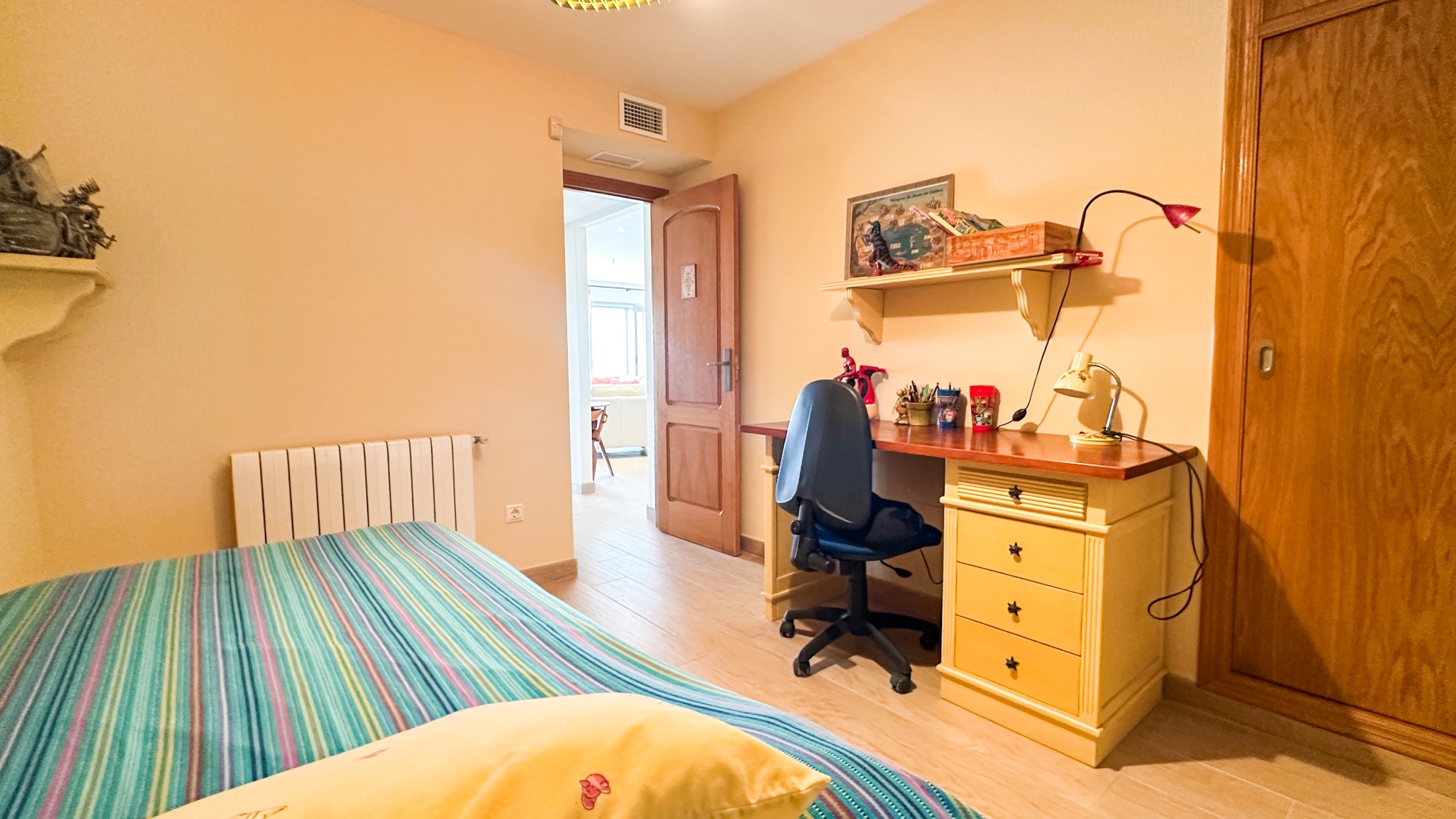 Bedroom in apartment for sale in Torrevieja