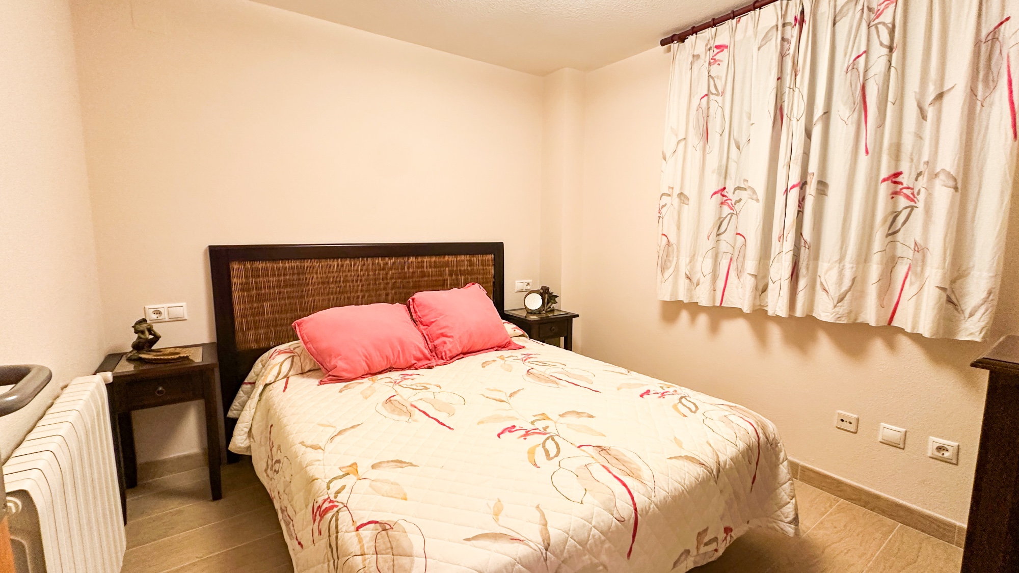 Master bedroom in apartment for sale in Torrevieja