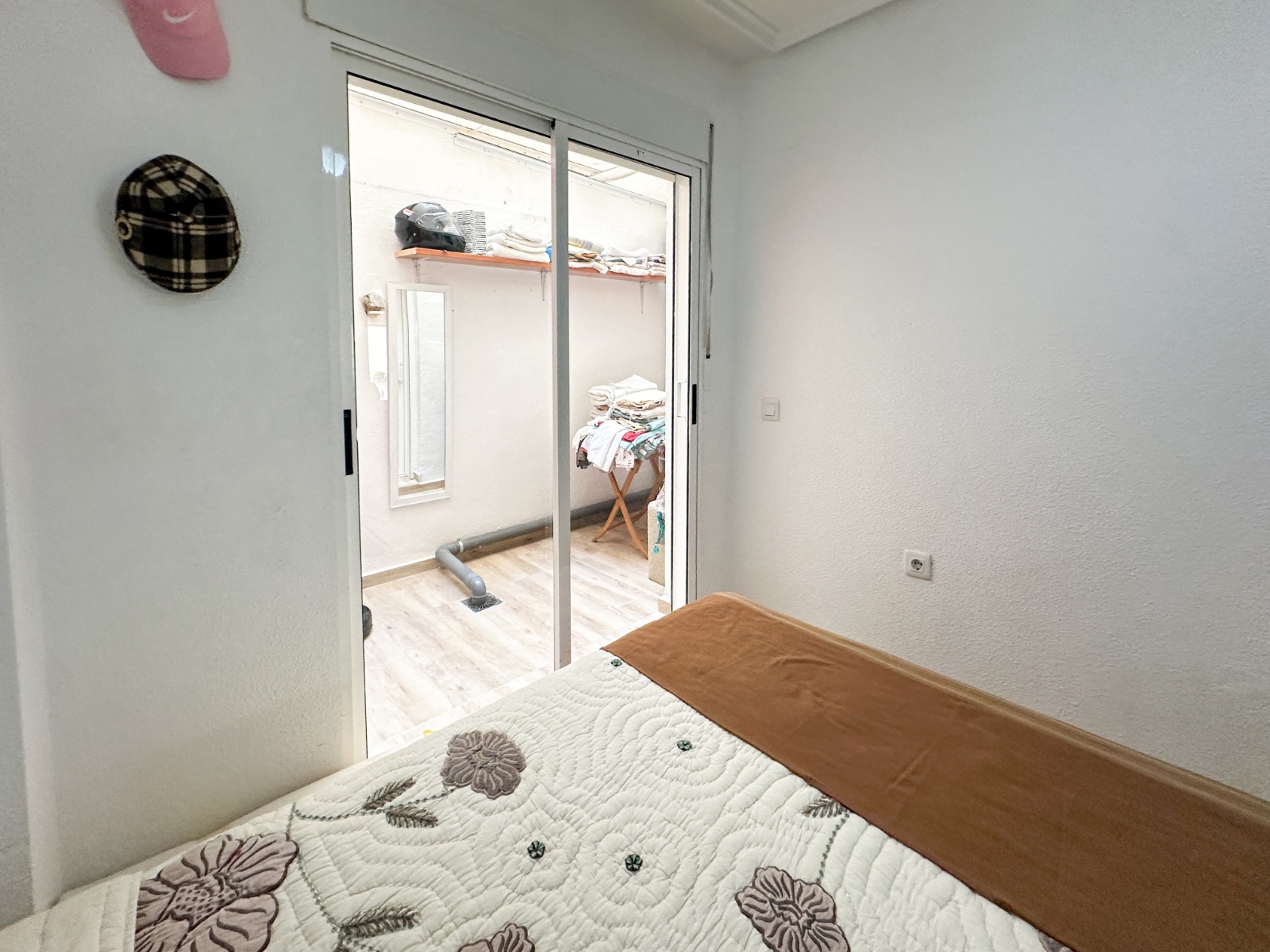 Bedroom in apartment for sale in Torrevieja