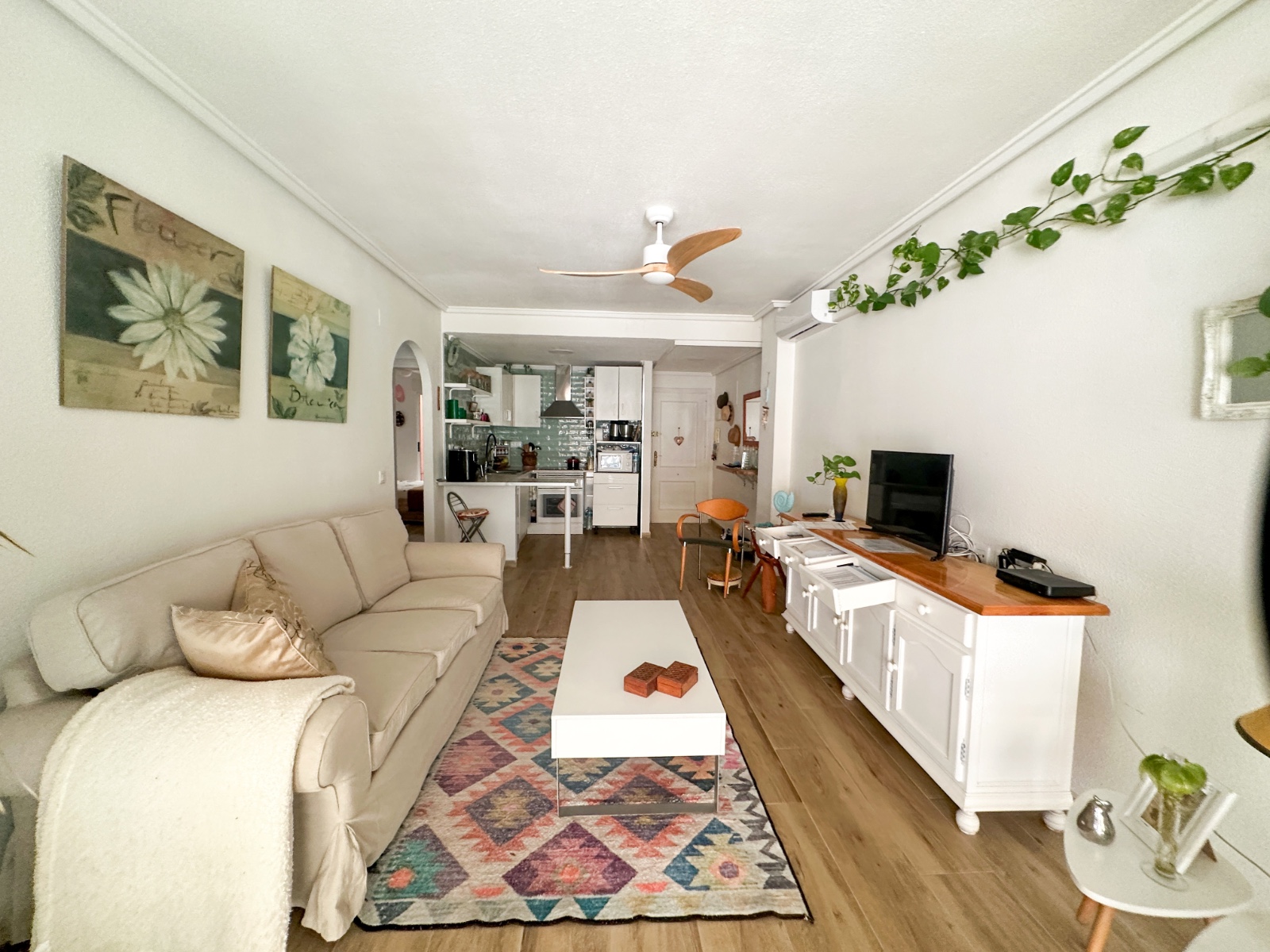 Bedroom in apartment for sale in Torrevieja