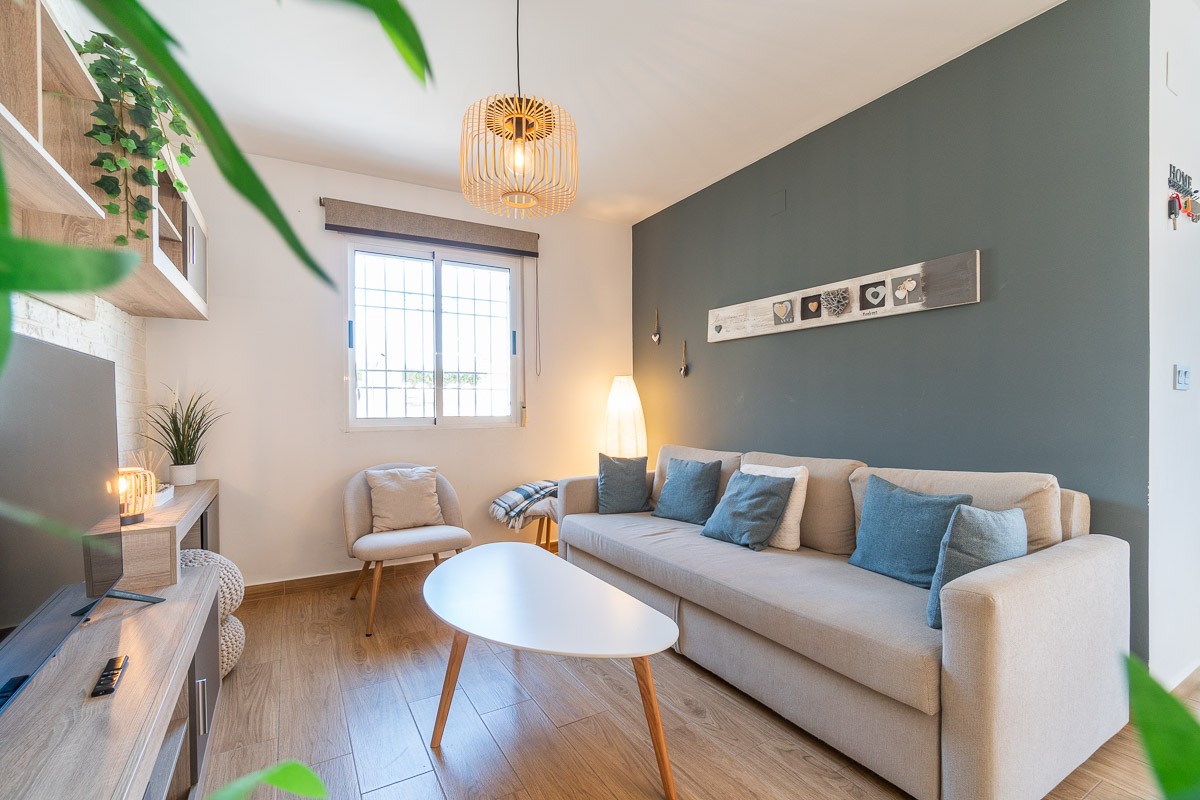 Discover this real gem nestled in the sought-after neighbourhood of Altos del Limonar, just a stone’