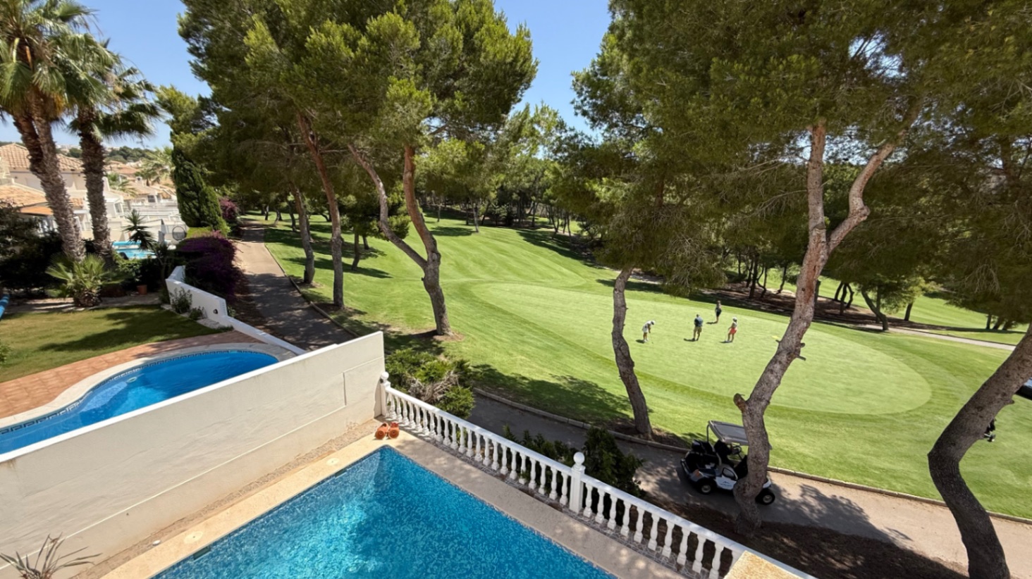 Large detached villa with 4 bedrooms, 2 bathrooms first line to the Las Ramblas Golf Course