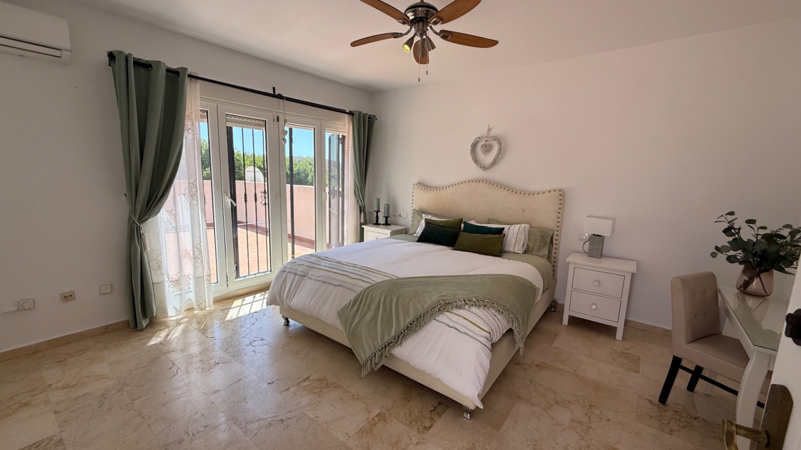Living room in villa for sale in Orihuela