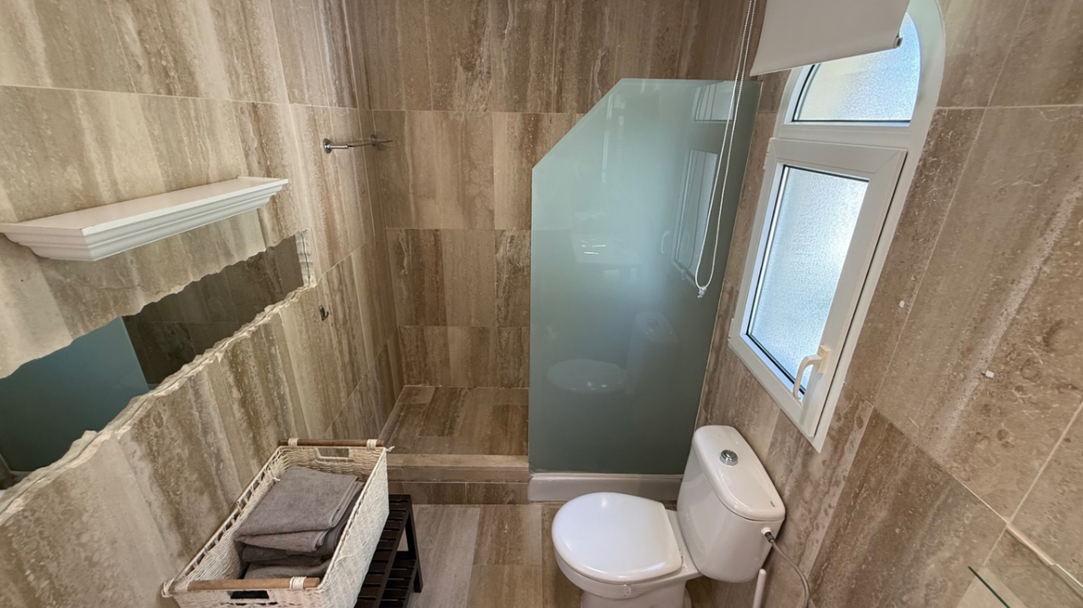 Pool area in villa for sale in Orihuela