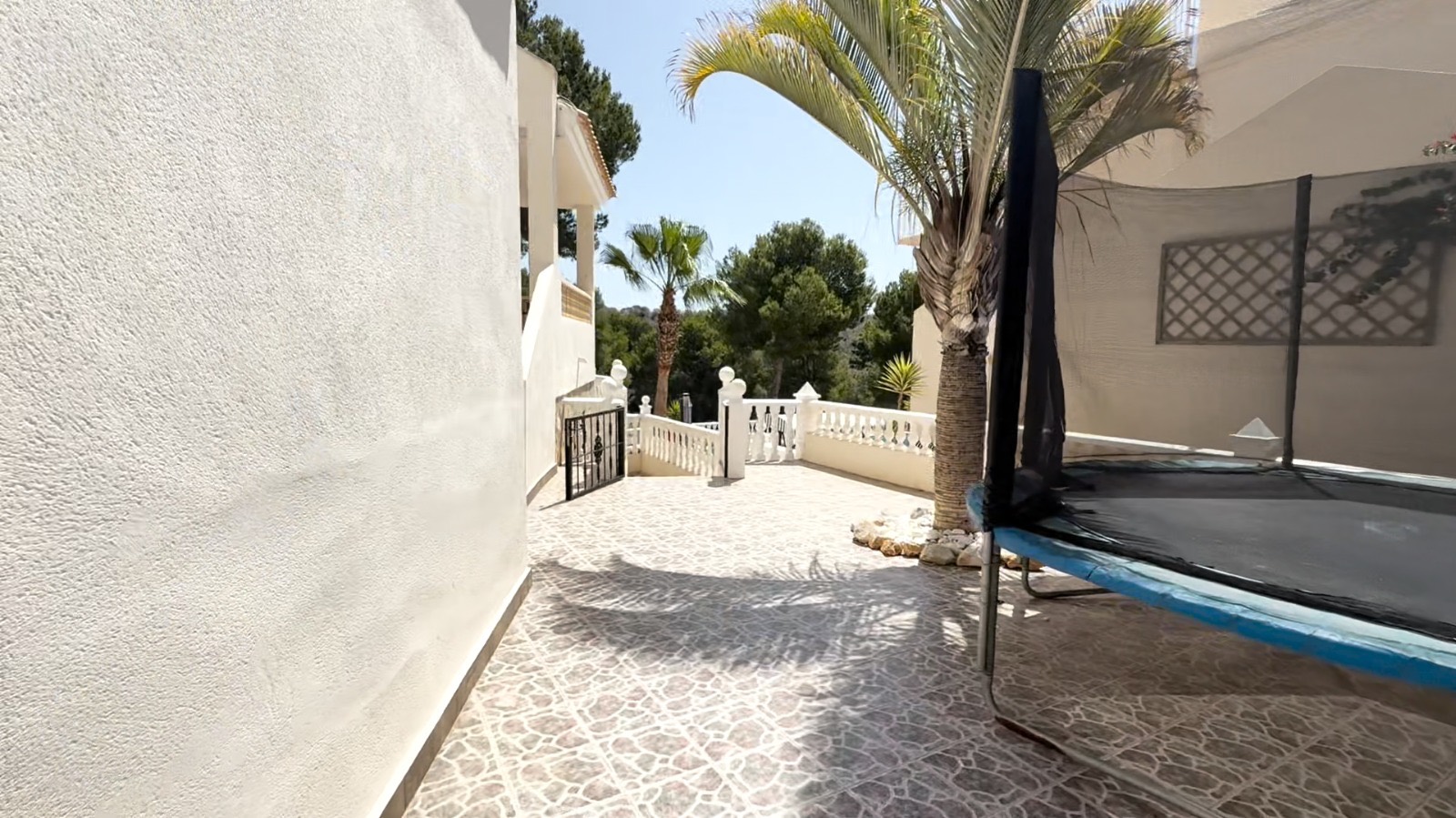 Pool area in villa for sale in Orihuela