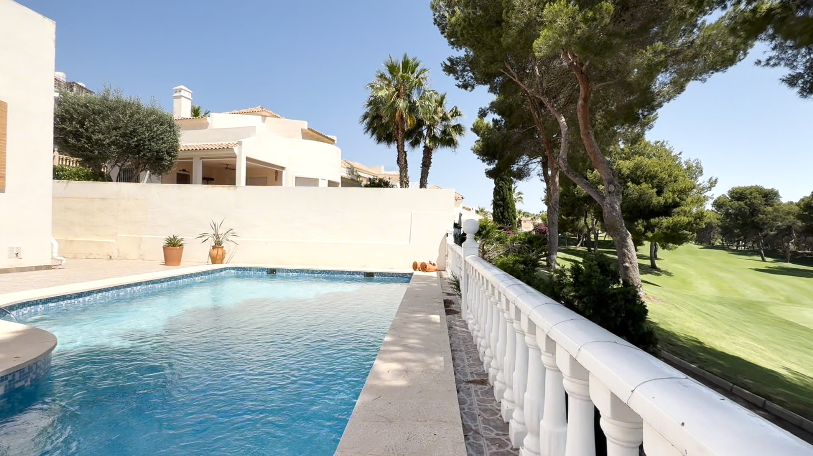 Garden in villa for sale in Orihuela