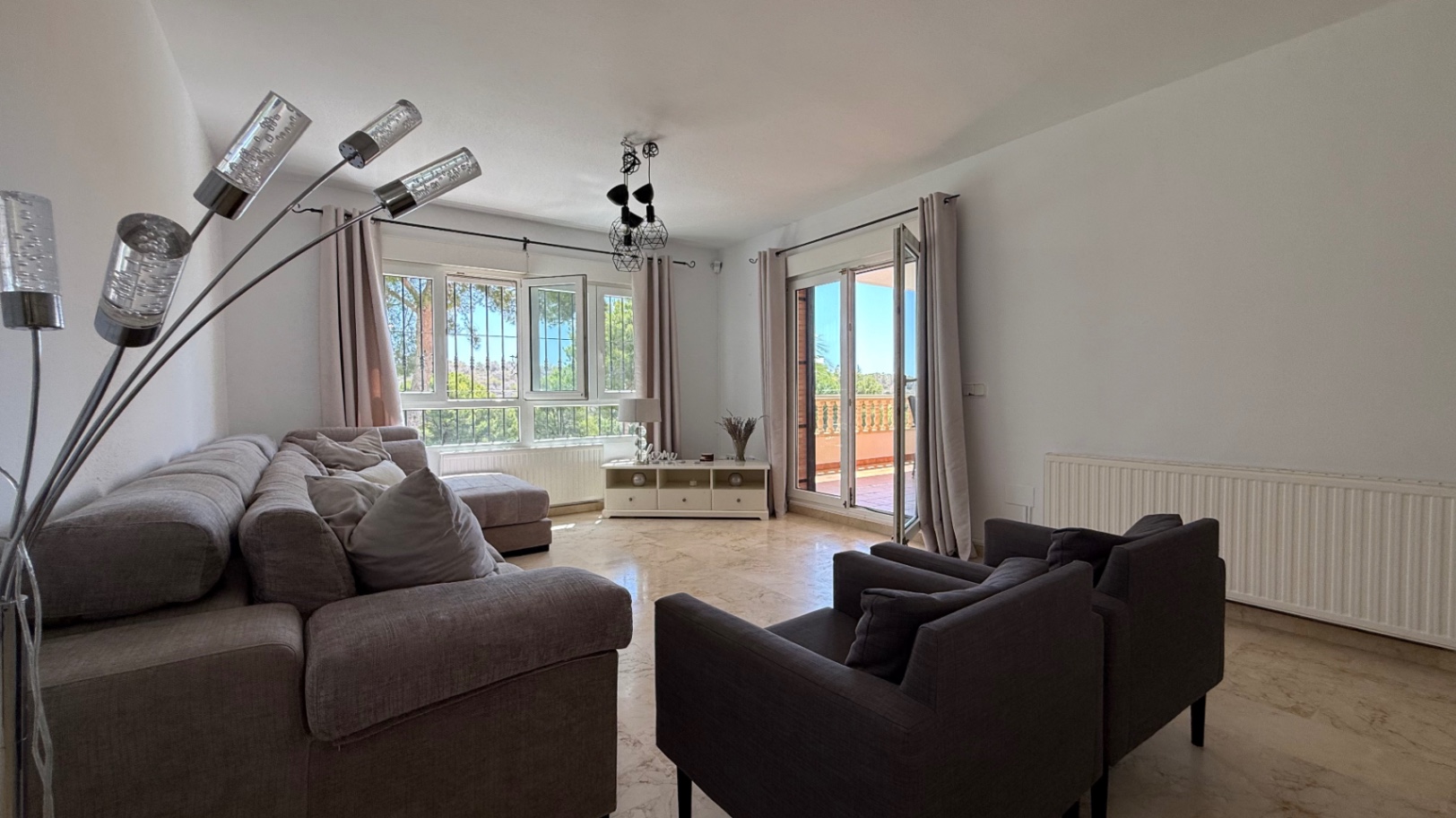 Garden in villa for sale in Orihuela