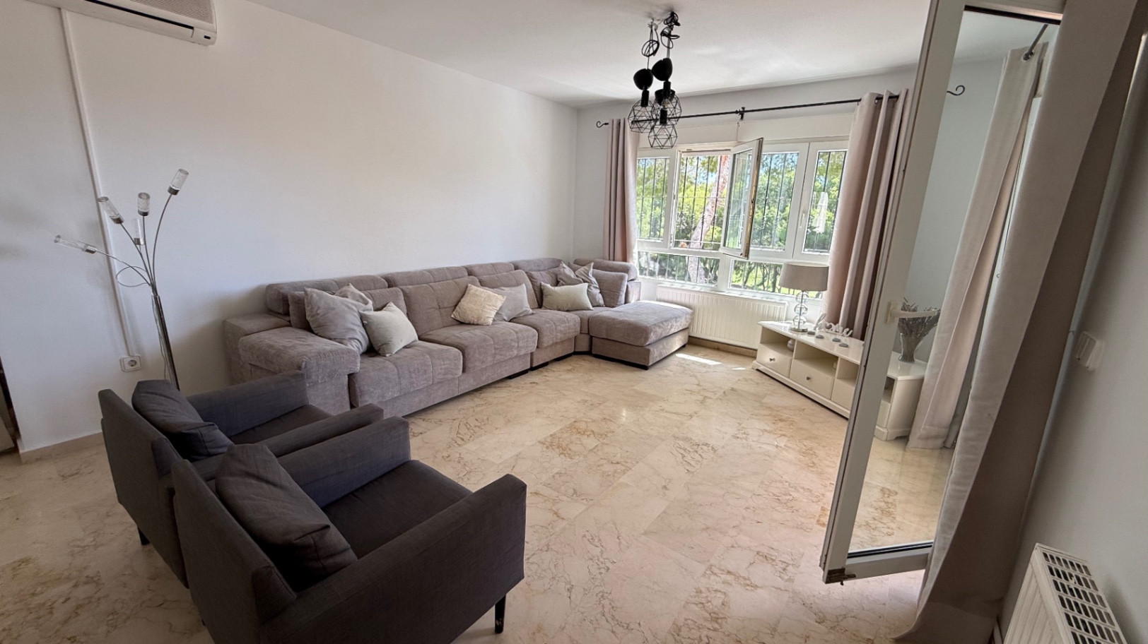 Dining area in villa for sale in Orihuela