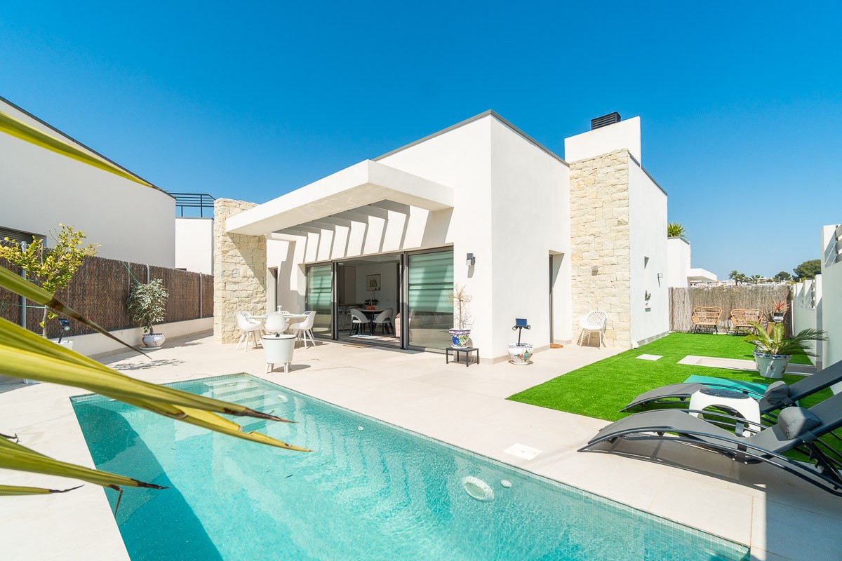 Bedroom in villa for sale in Orihuela Costa