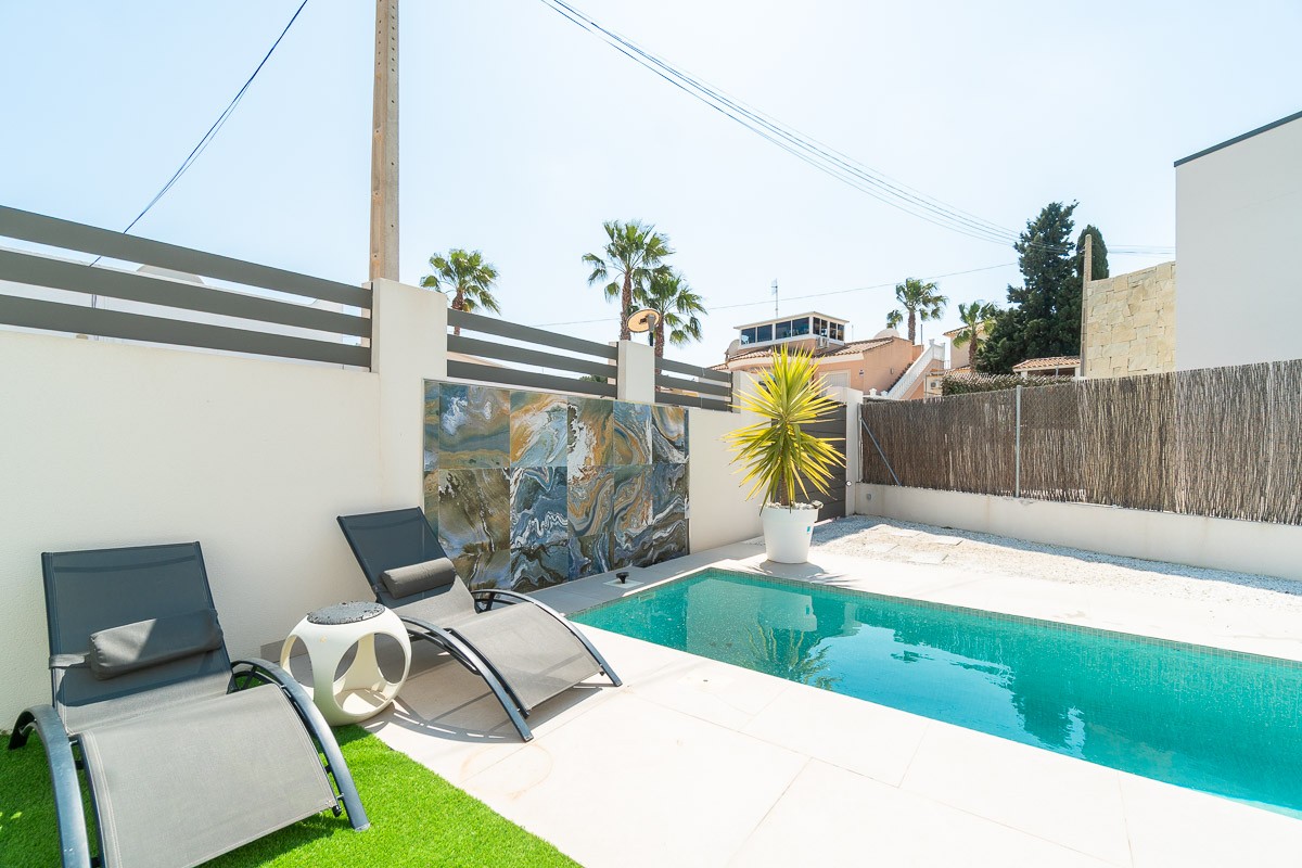 Exterior view in villa for sale in Orihuela Costa
