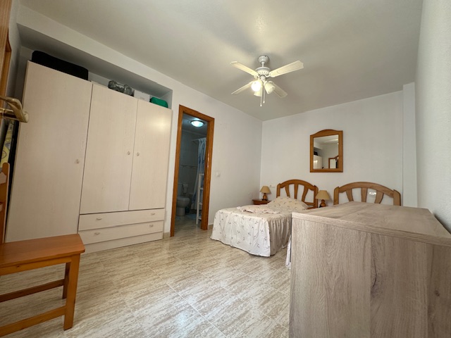 Bedroom in apartment for sale in Torrevieja