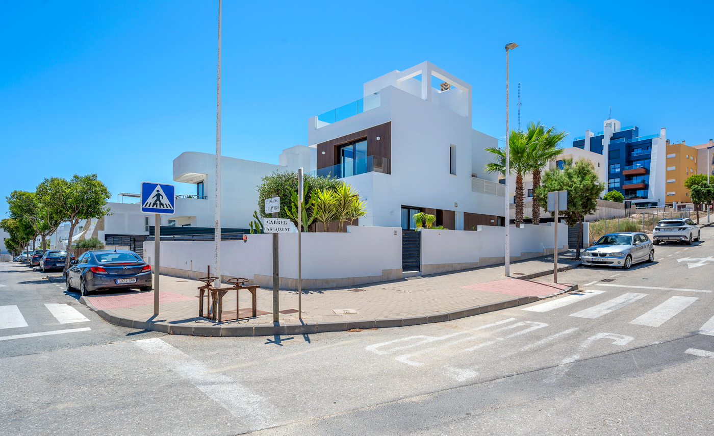 Kitchen in villa for sale in Guardamar del Segura