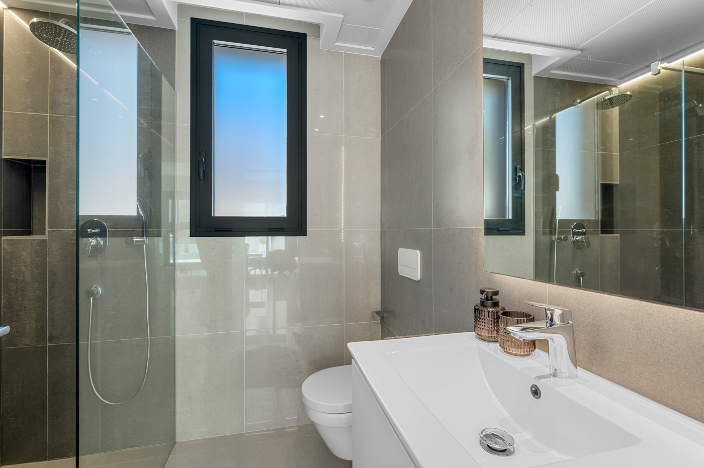 Bathroom in villa for sale in Guardamar del Segura