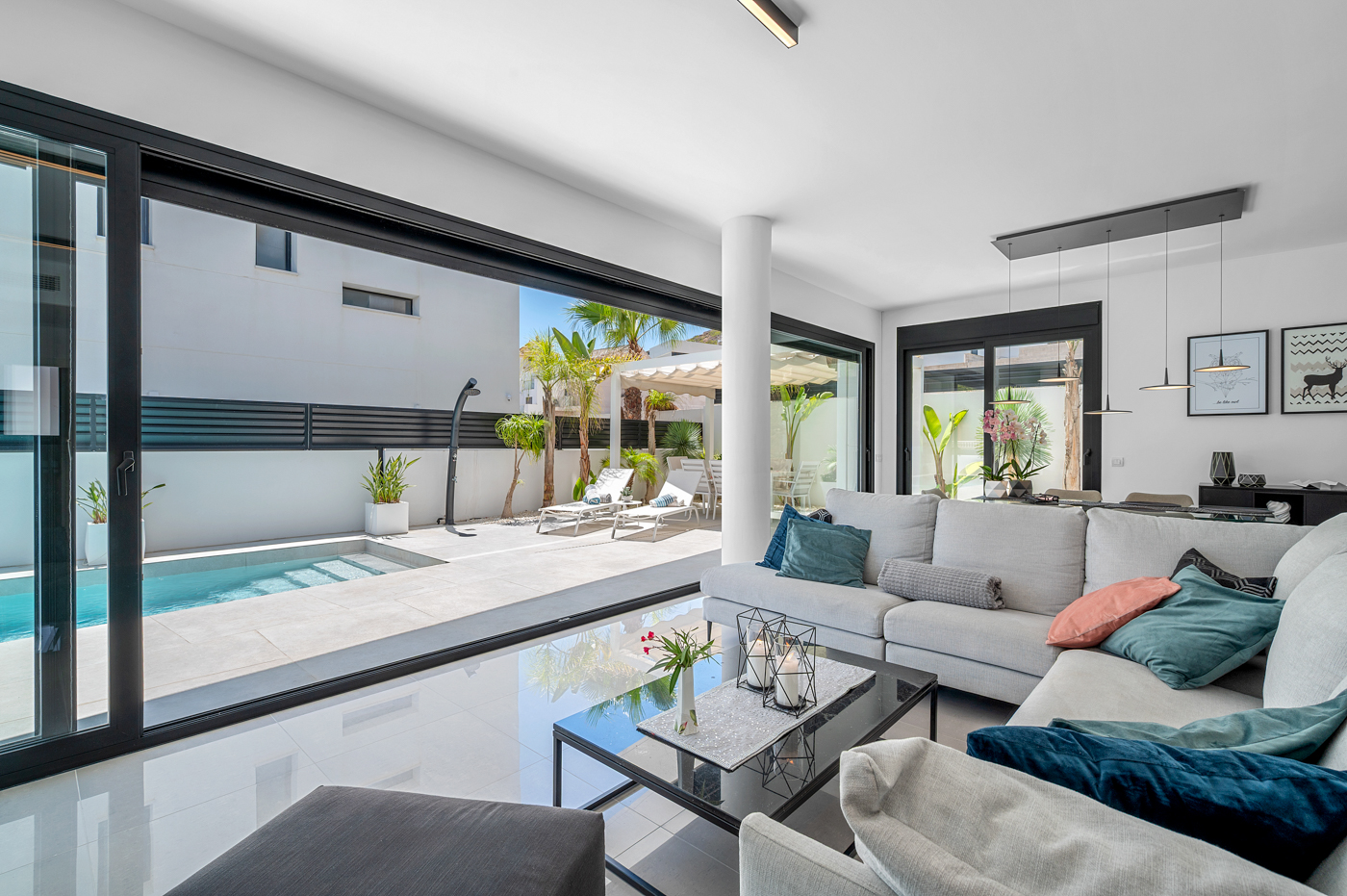 Dining area in villa for sale in Guardamar del Segura