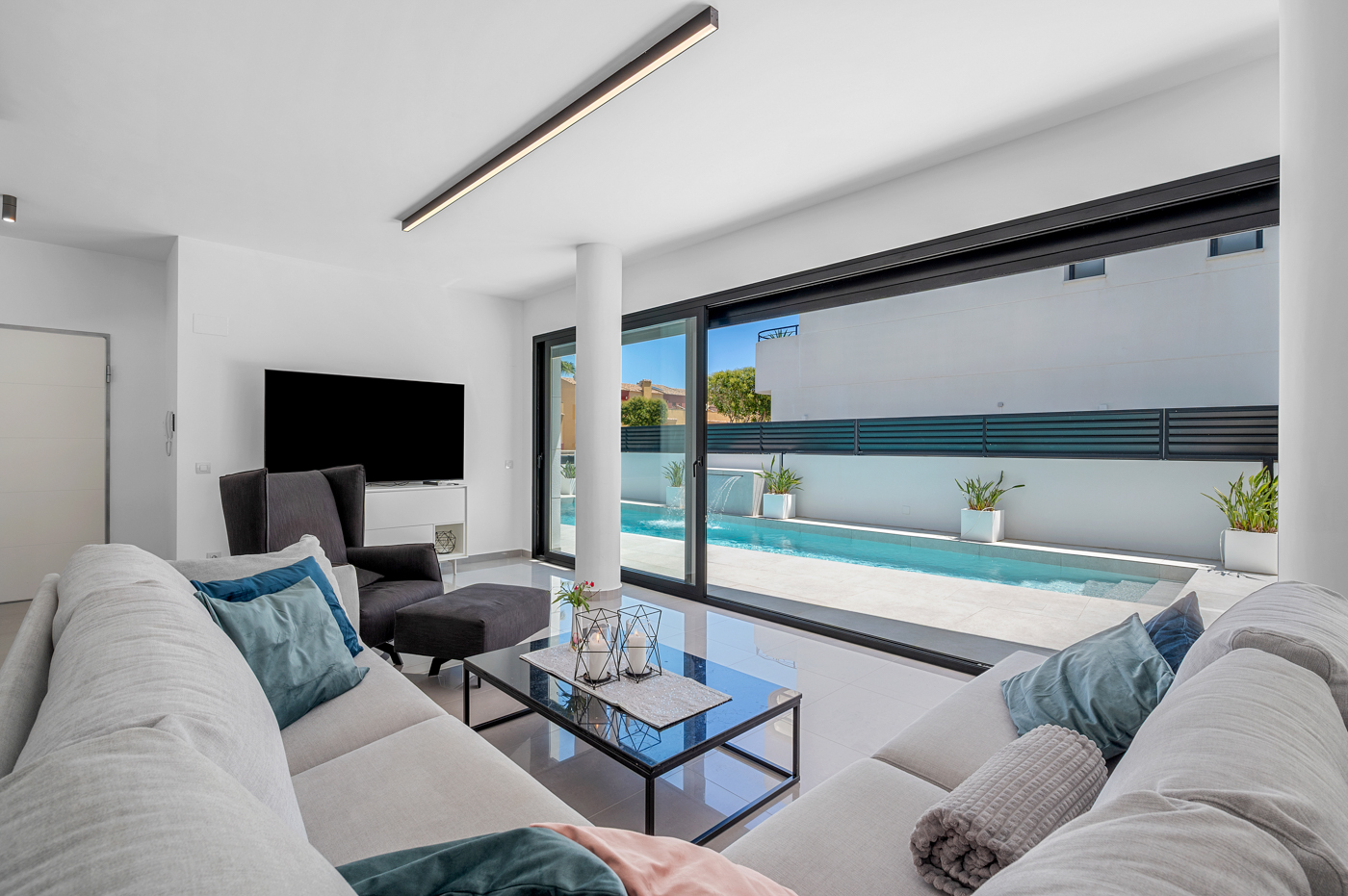 Bedroom in villa for sale in Guardamar del Segura