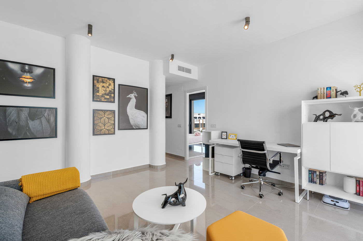 Bedroom in villa for sale in Guardamar del Segura