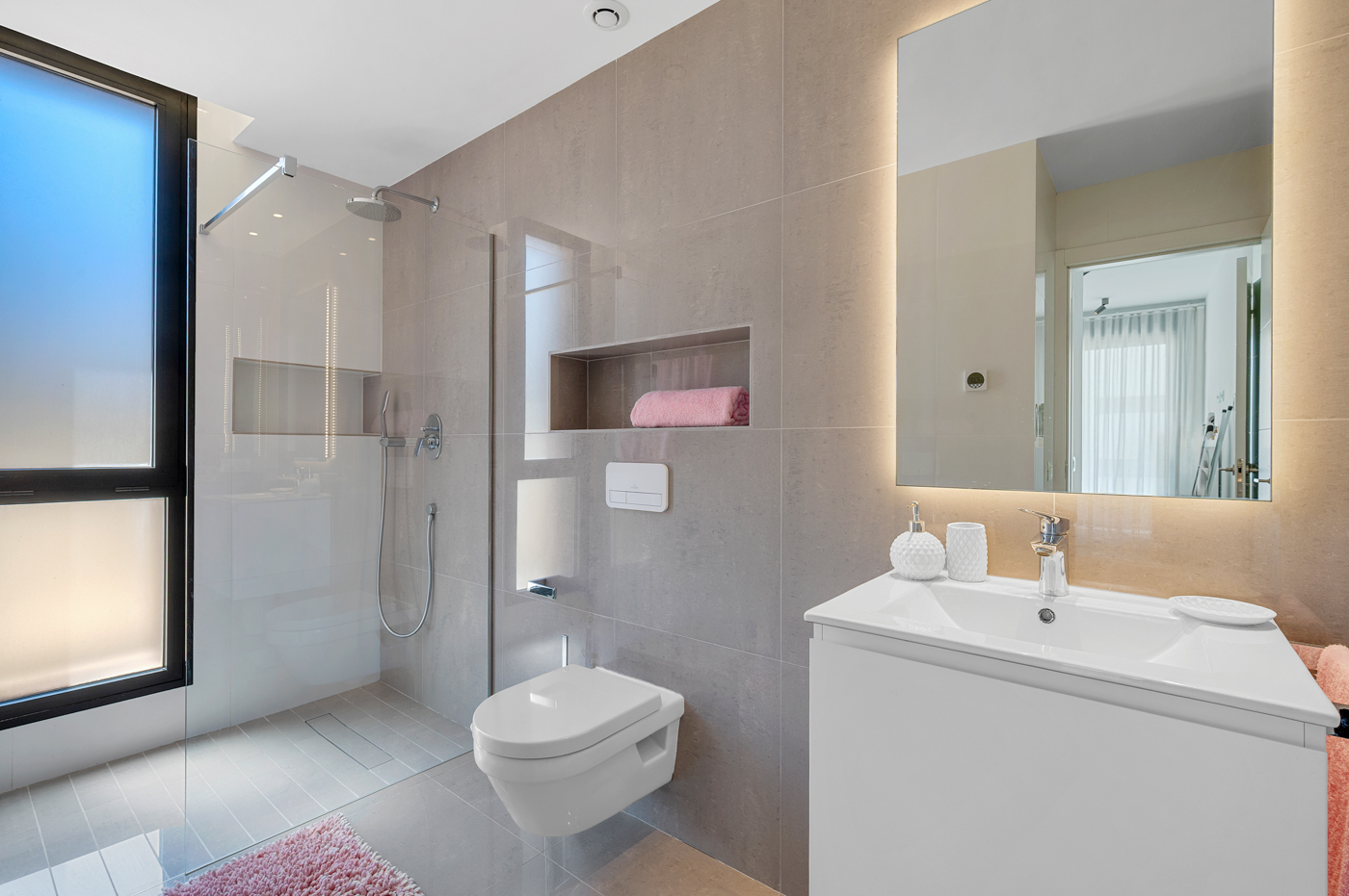 Master bedroom in villa for sale in Guardamar del Segura