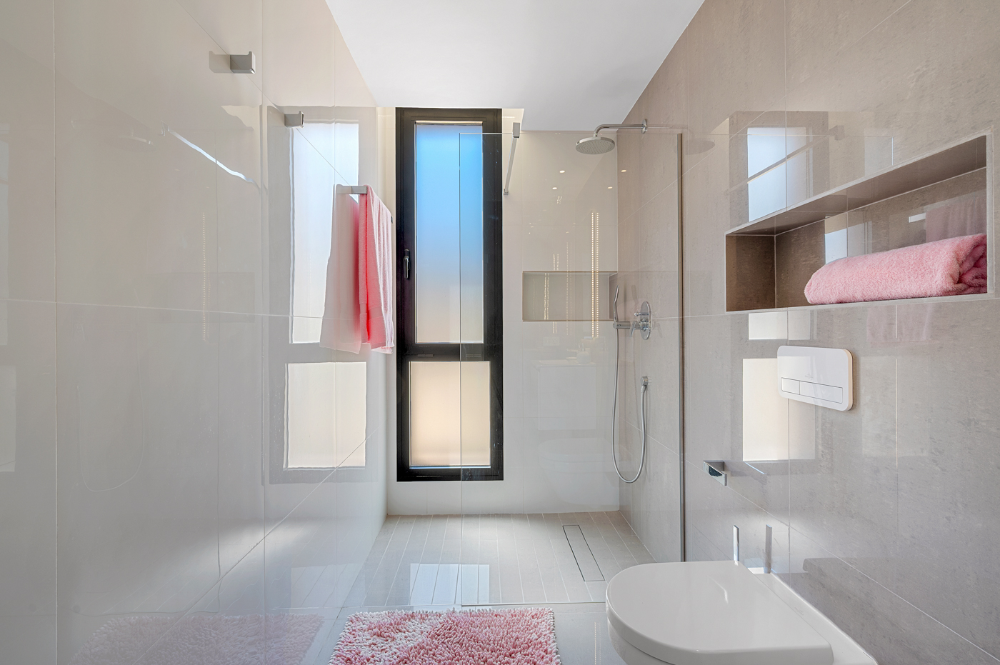 Bathroom in villa for sale in Guardamar del Segura