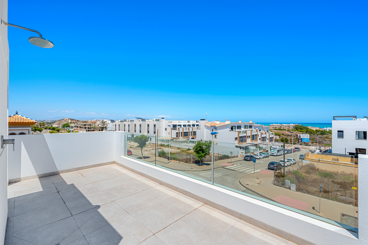 Terrace in villa for sale in Guardamar del Segura