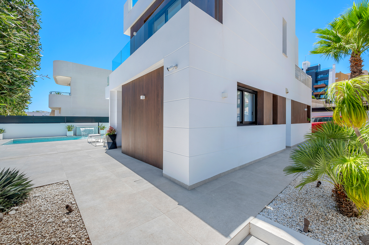 Terrace in villa for sale in Guardamar del Segura