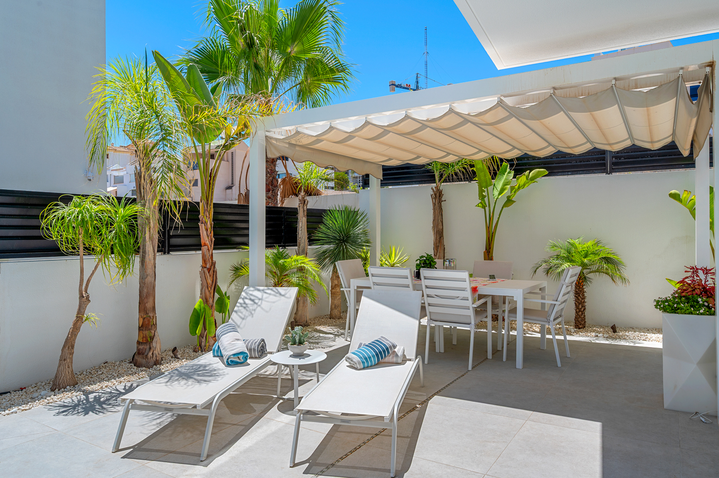 Pool area in villa for sale in Guardamar del Segura