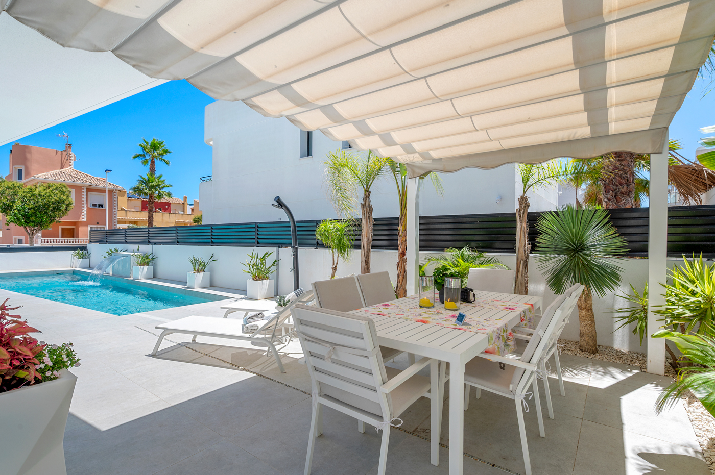 Dining area in villa for sale in Guardamar del Segura
