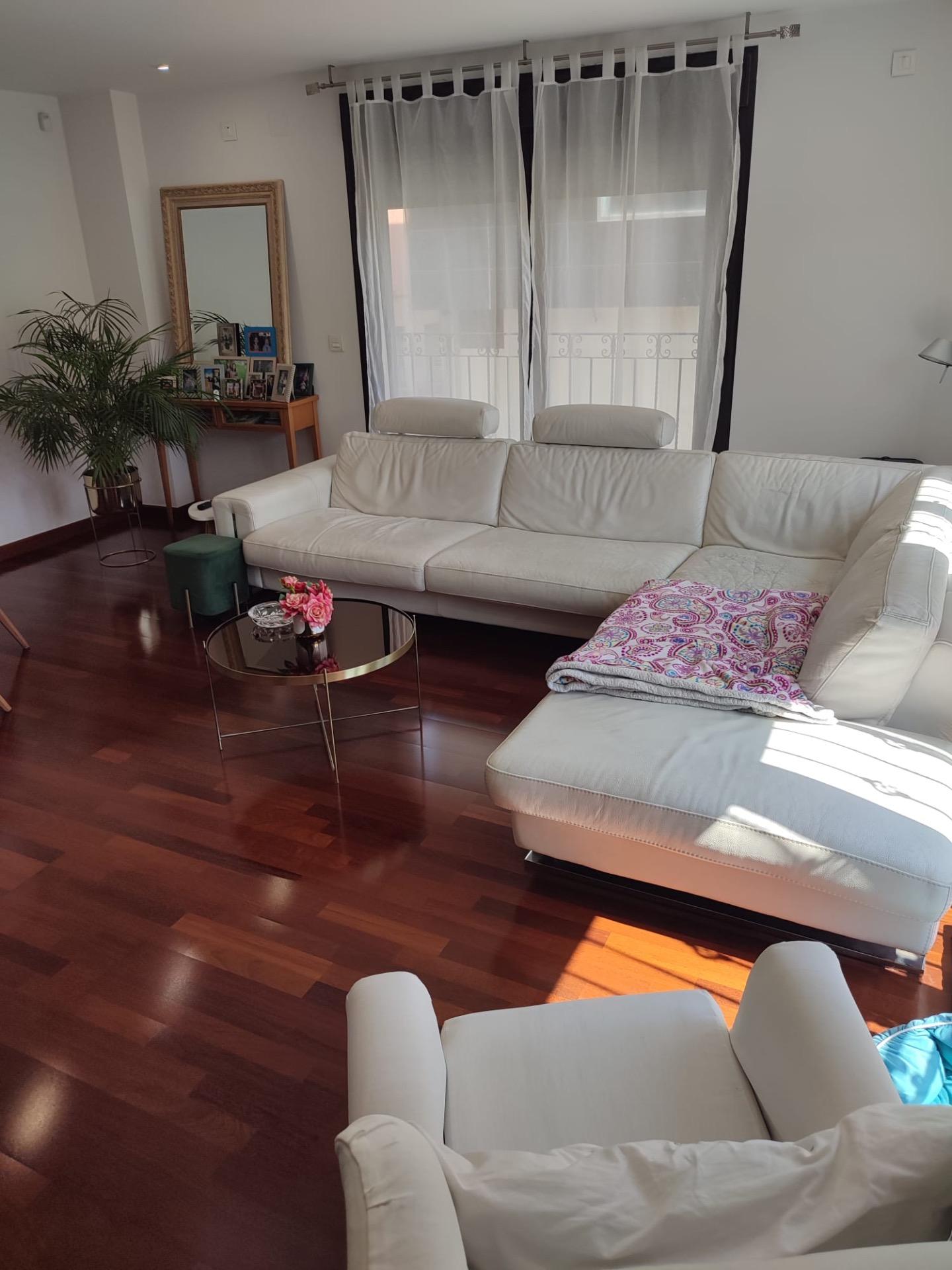 Discover this spectacular renovated apartment in the heart of Orihuela, next to the Tudemir Palace,