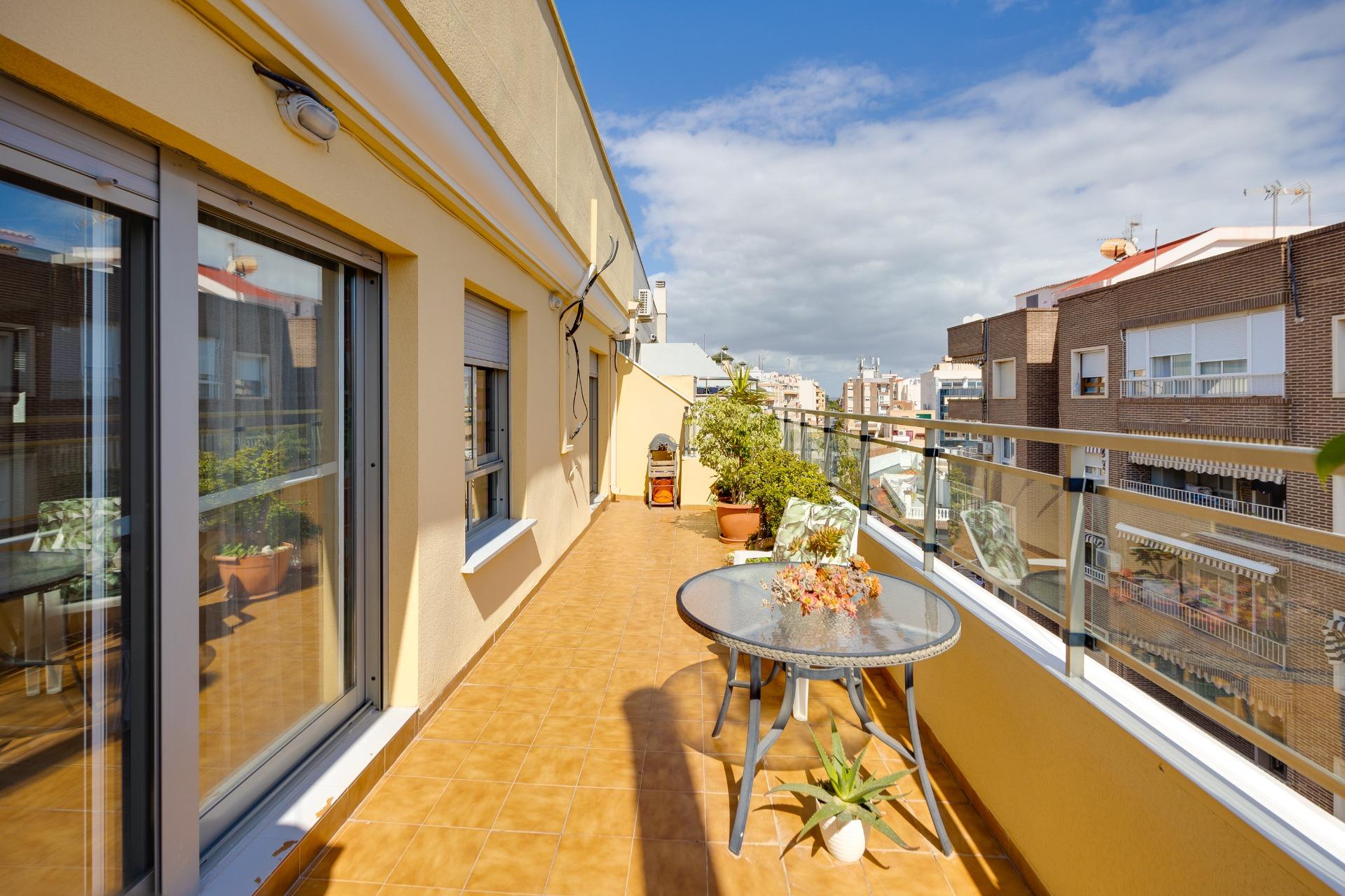 This penthouse, located on the fifth floor with an elevator, offers a prime location right in the ce