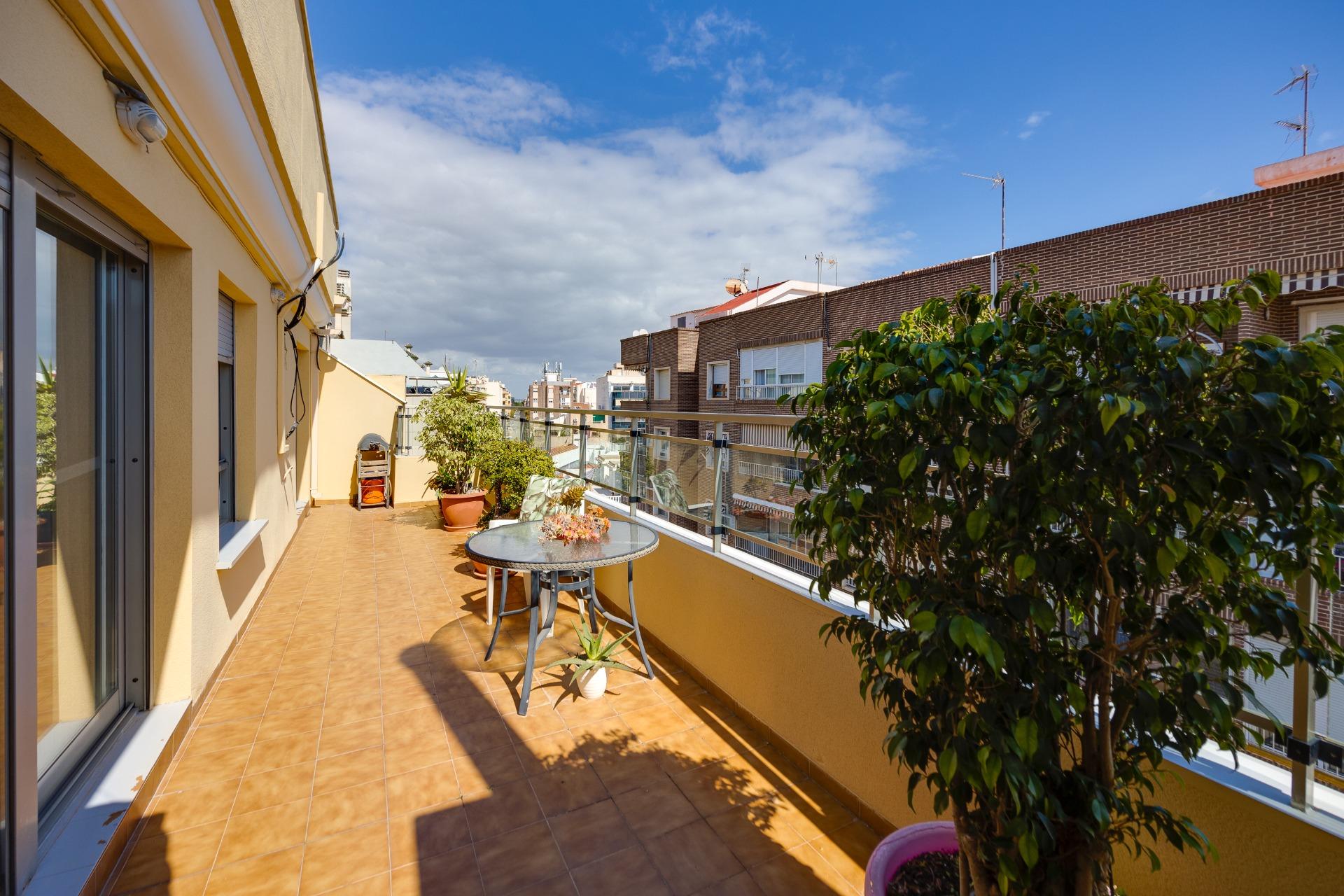 This penthouse, located on the fifth floor with an elevator, offers a prime location right in the ce