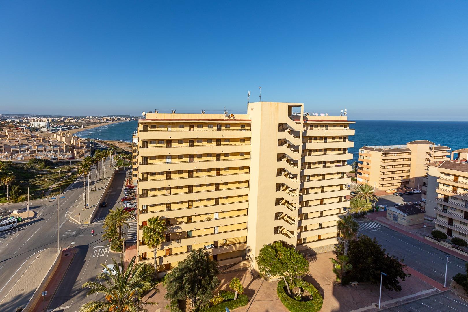 Bedroom in apartment for sale in Torrevieja