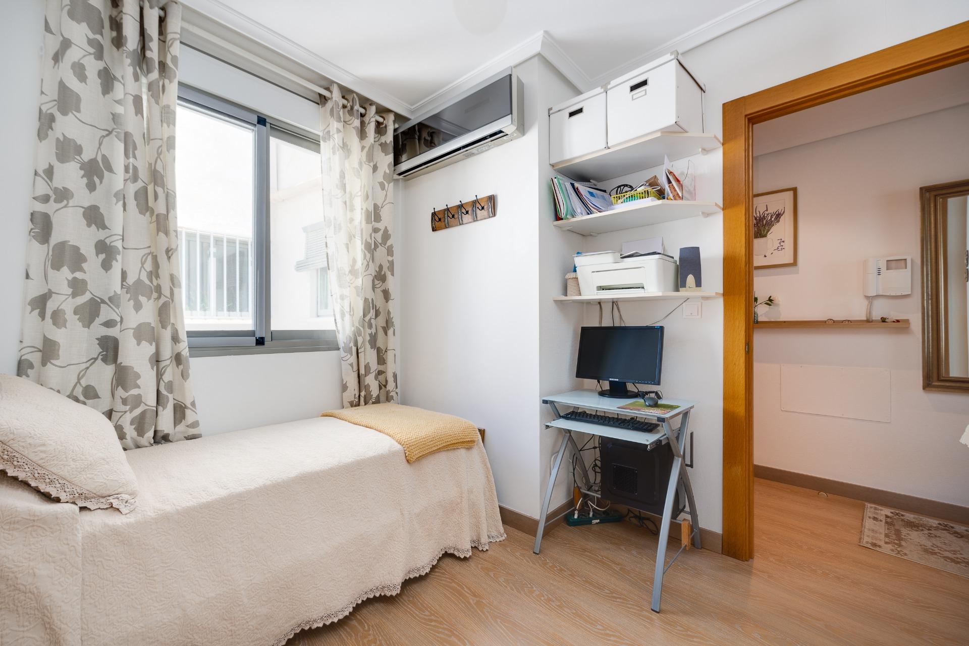 Garden in penthouse for sale in Torrevieja