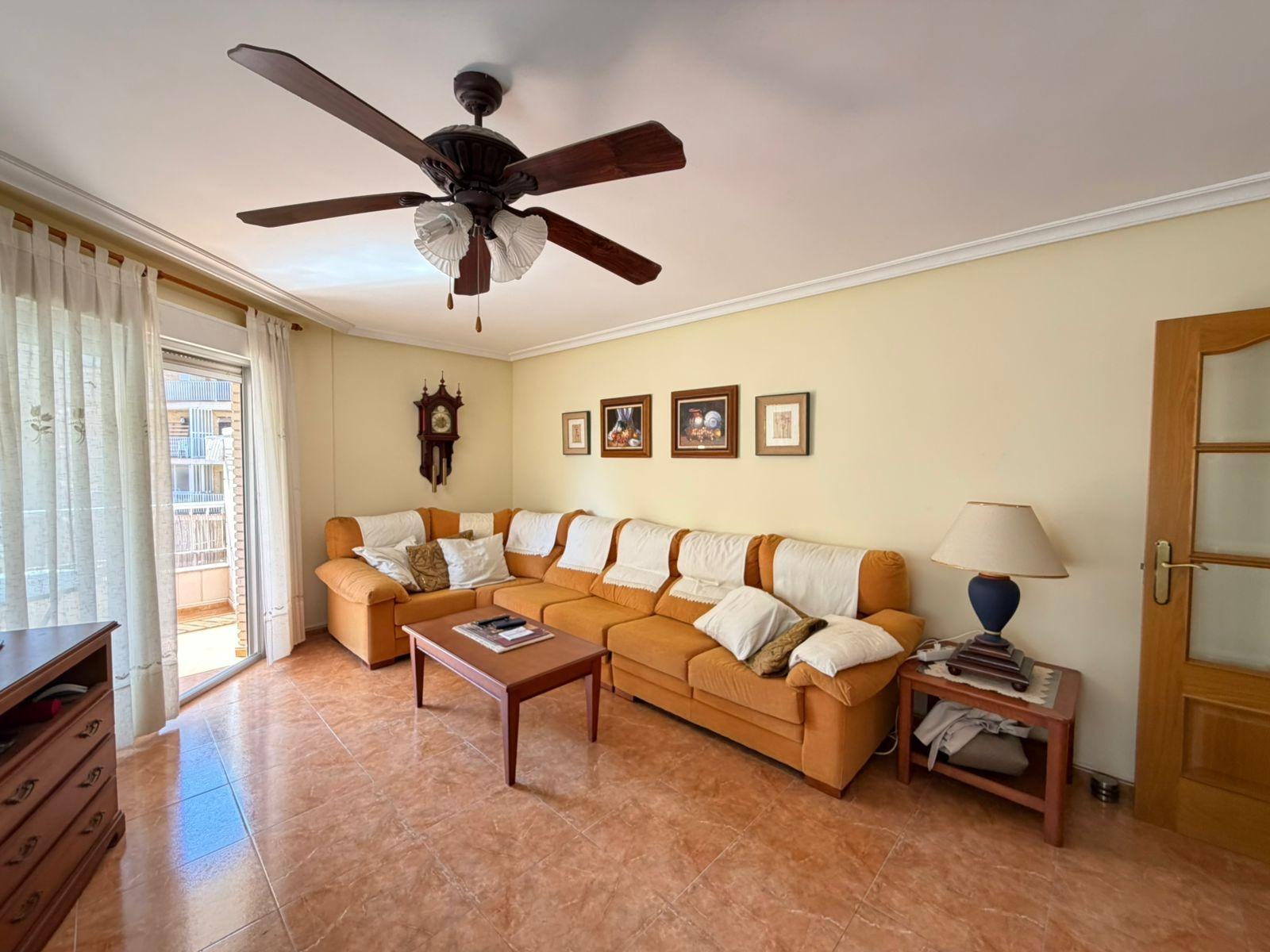 Spacious 3-bedroom apartment with terrace on the beachfront of Playa del Cura in Torrevieja This bri