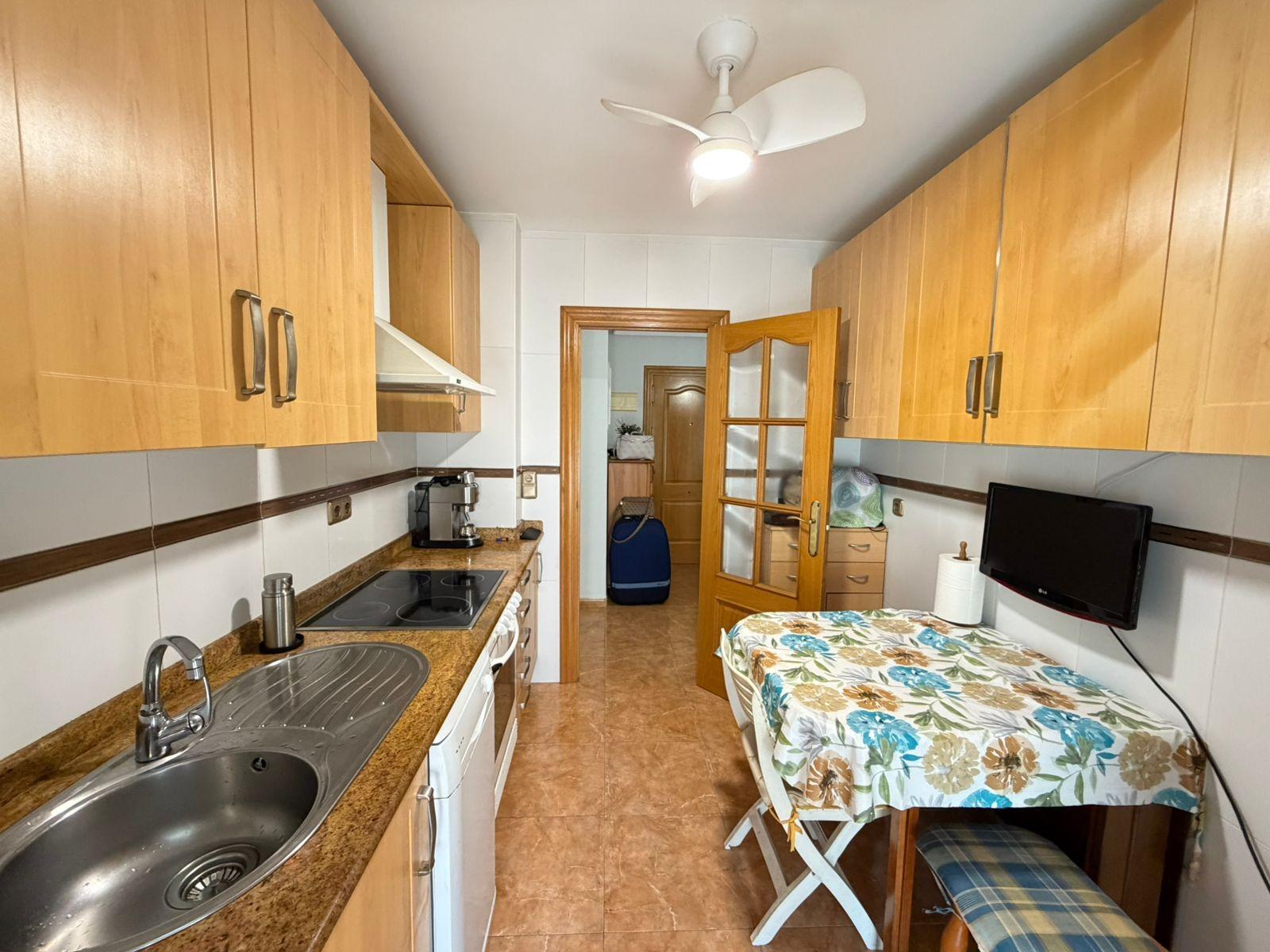 Spacious 3-bedroom apartment with terrace on the beachfront of Playa del Cura in Torrevieja This bri