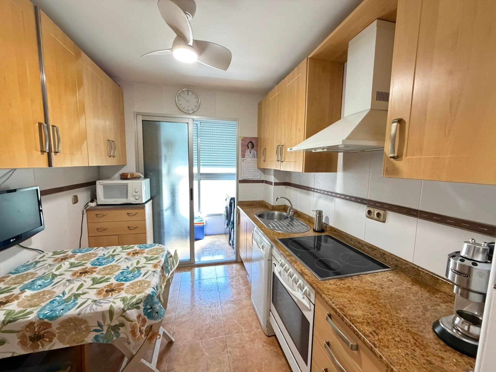Spacious 3-bedroom apartment with terrace on the beachfront of Playa del Cura in Torrevieja This bri