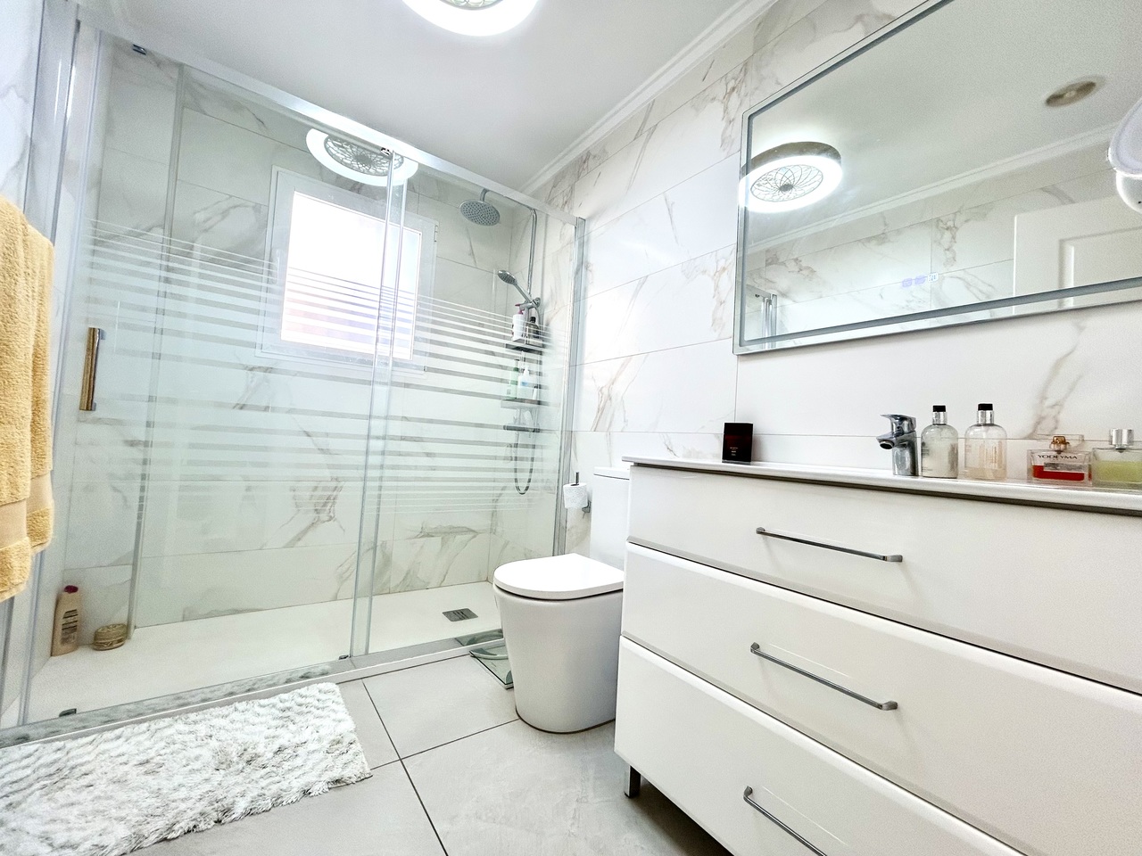 Master bedroom in villa for sale in Pinar de Campoverde
