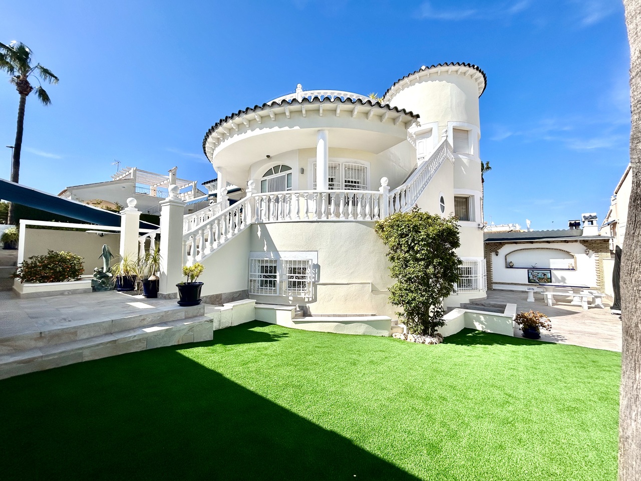 Pool area in villa for sale in Pinar de Campoverde