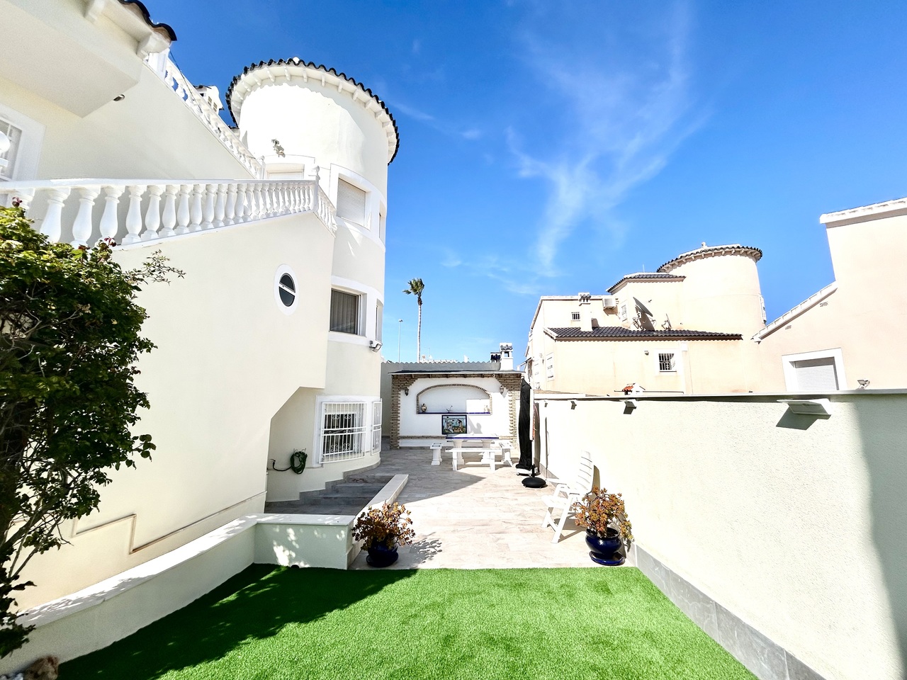 Garden in villa for sale in Pinar de Campoverde