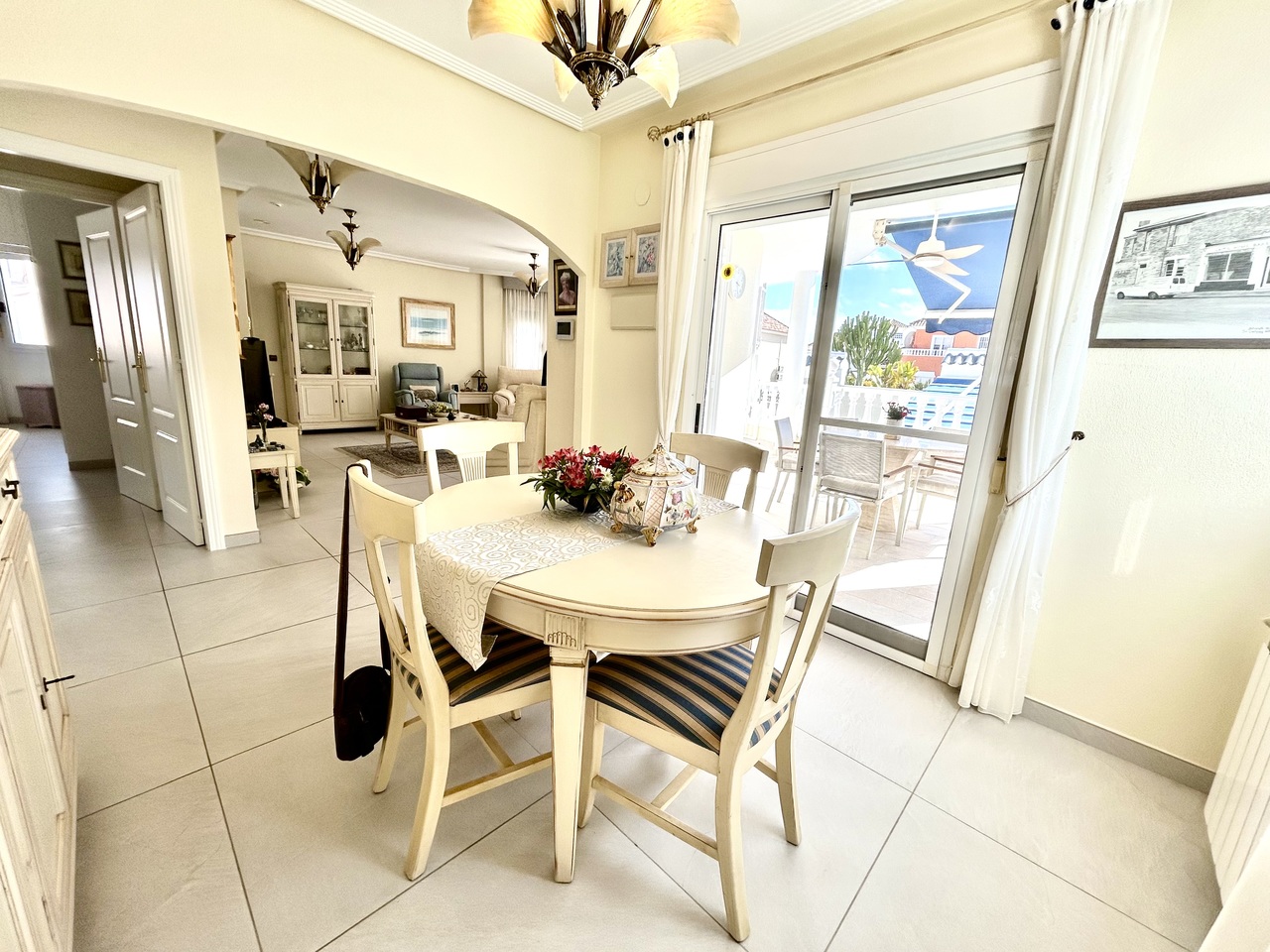 Bedroom in villa for sale in Pinar de Campoverde