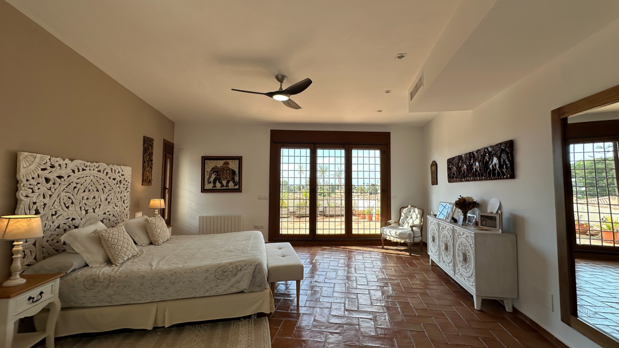Master bedroom in villa for sale in Dehesa de Campoamor
