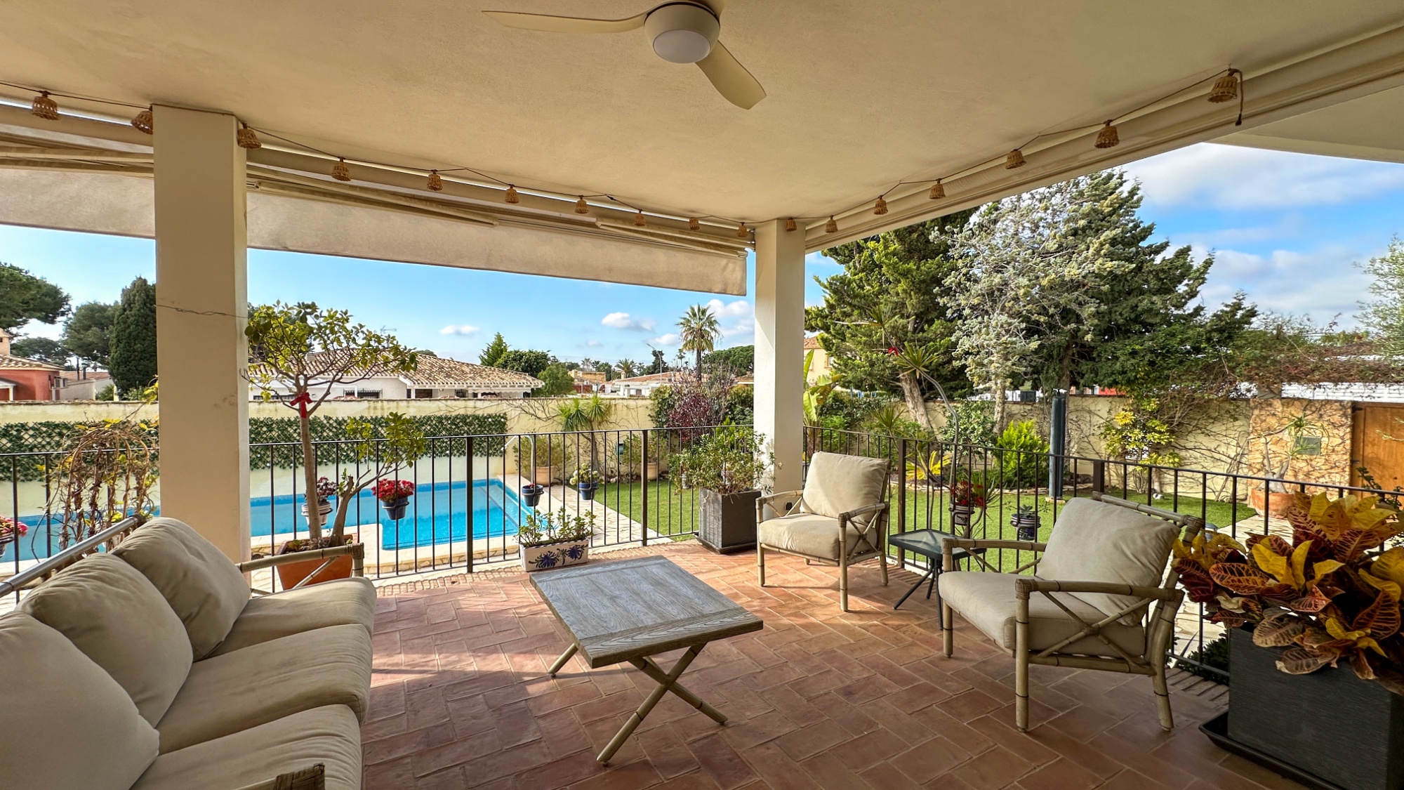 Pool area in villa for sale in Dehesa de Campoamor