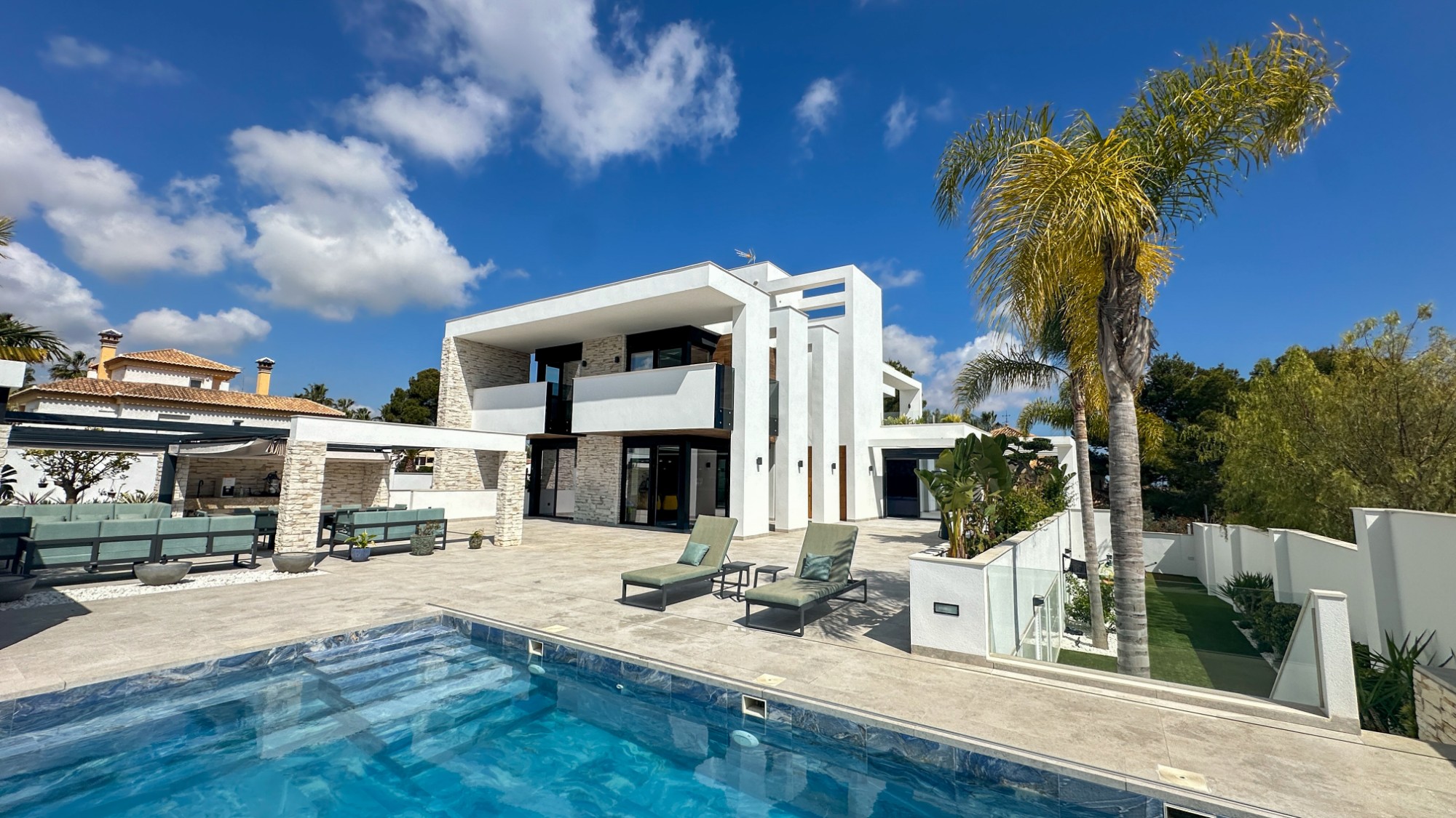 Ultra-Luxury Golf & Sea View Villa in Villamartín – The Pinnacle of Mediterranean Living Indulge in
